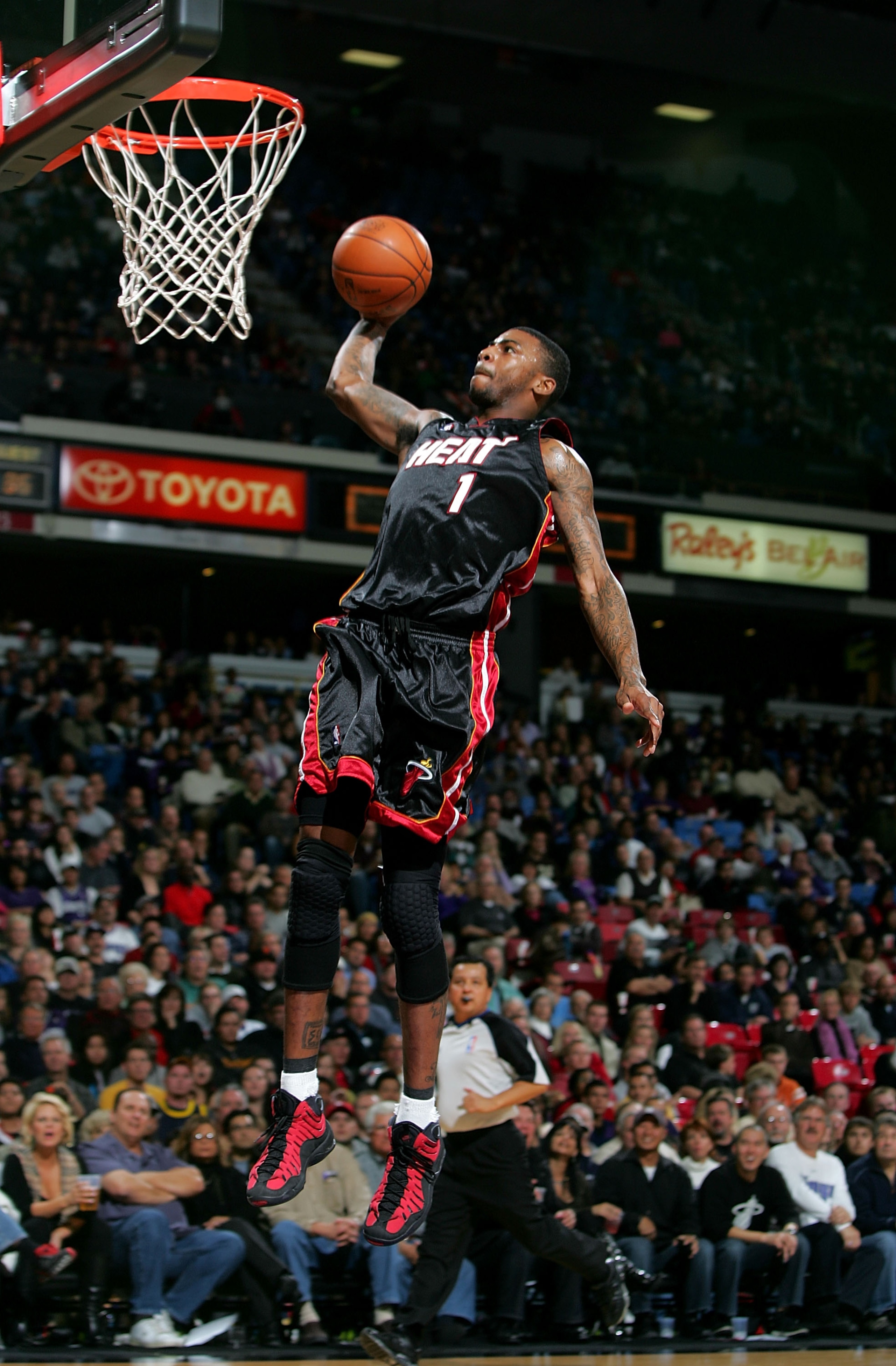 SACRAMENTO, CA - DECEMBER 06:  Dorell Wright #1 of the Miami Heat goes up to dunk the ball during their game against the Sacramento Kings at ARCO Arena on December 6, 2009 in Sacramento, California.  NOTE TO USER: User expressly acknowledges and agrees th