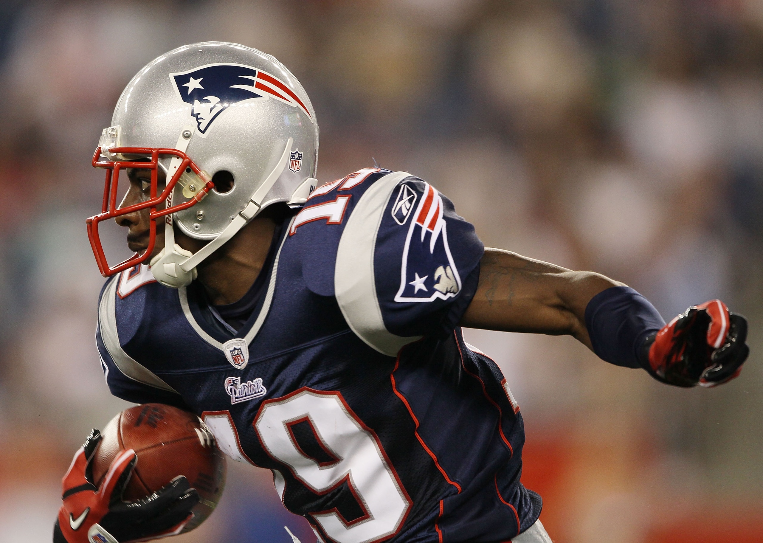 FOXBORO, MA - AUGUST 26:  Brandon Tate #19 of the New England Patriots returns a punt in the first half against the St. Louis Rams on August 26, 2010 at Gillette Stadium in Foxboro, Massachusetts.  (Photo by Elsa/Getty Images)