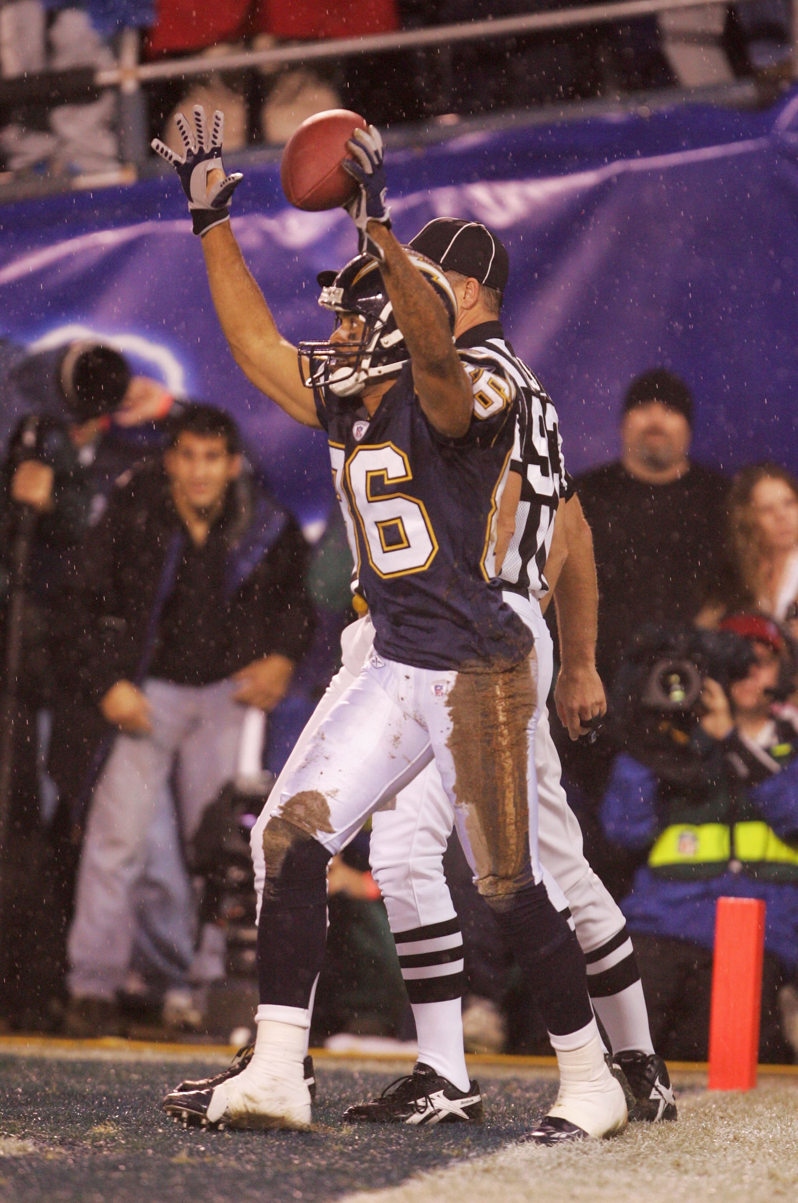 SAN DIEGO - JANUARY 08:  Wide receiver Keenan McCardell #86 of the San Diego Chargers celebrates after scoring a touchdown against the New York Jets during the AFC wild-card game at Qualcomm Stadium on January 8, 2005 in San Diego, California.   (Photo by