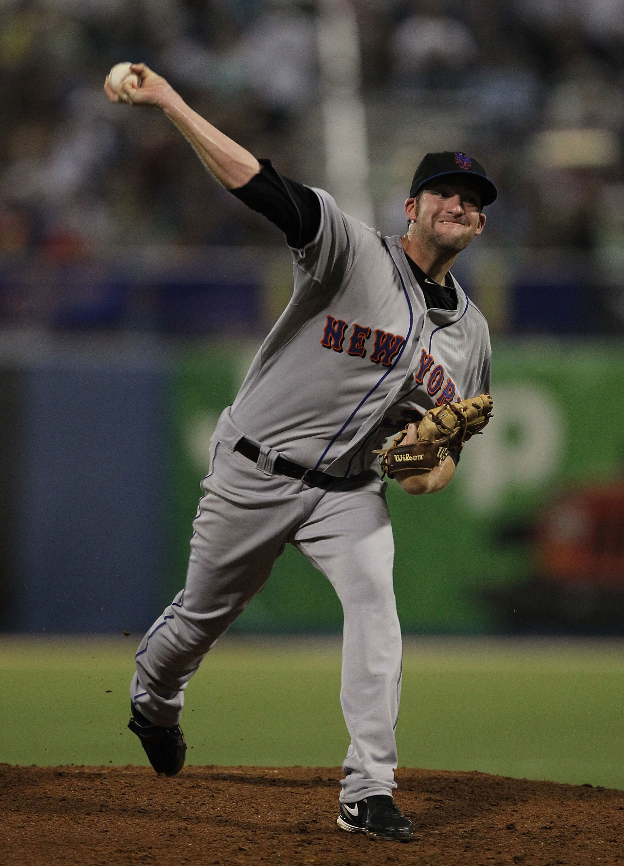SAN JUAN, PUERTO RICO - JUNE 30:  Bobby Parnell #39 of the New York Mets in action against  the Florida Marlins  during their game at Hiram Bithorn Stadium on June 30, 2010 in San Juan, Puerto Rico.  (Photo by Al Bello/Getty Images)