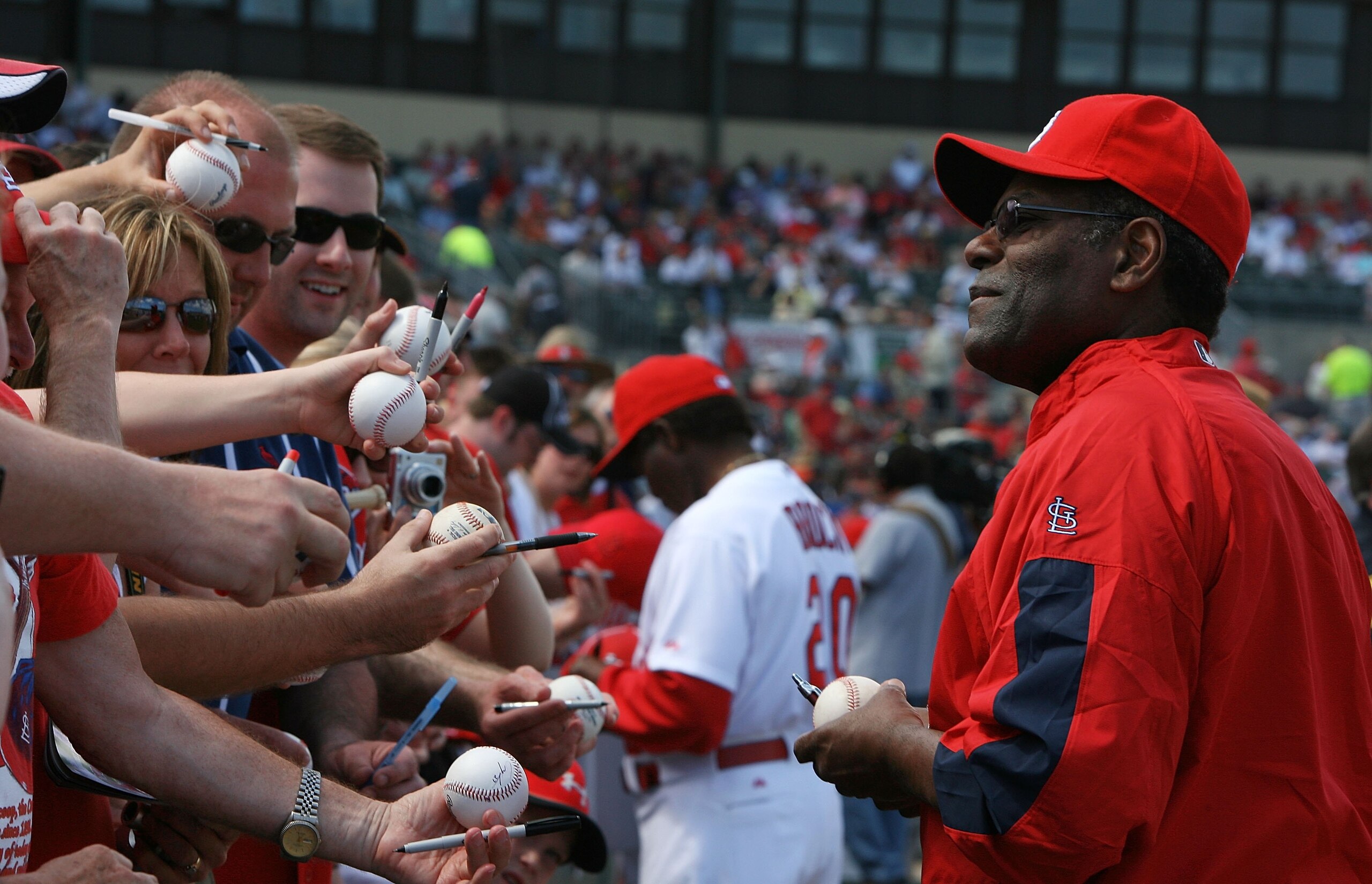 JUPITER, FL - MARCH 10:  Hall-of-Famer Bob Gibson of the St Louis Cardinals signs autographs for fans before taking on the Washington Nationals at Roger Dean Stadium on March 10, 2010 in Jupiter, Florida.  (Photo by Doug Benc/Getty Images)