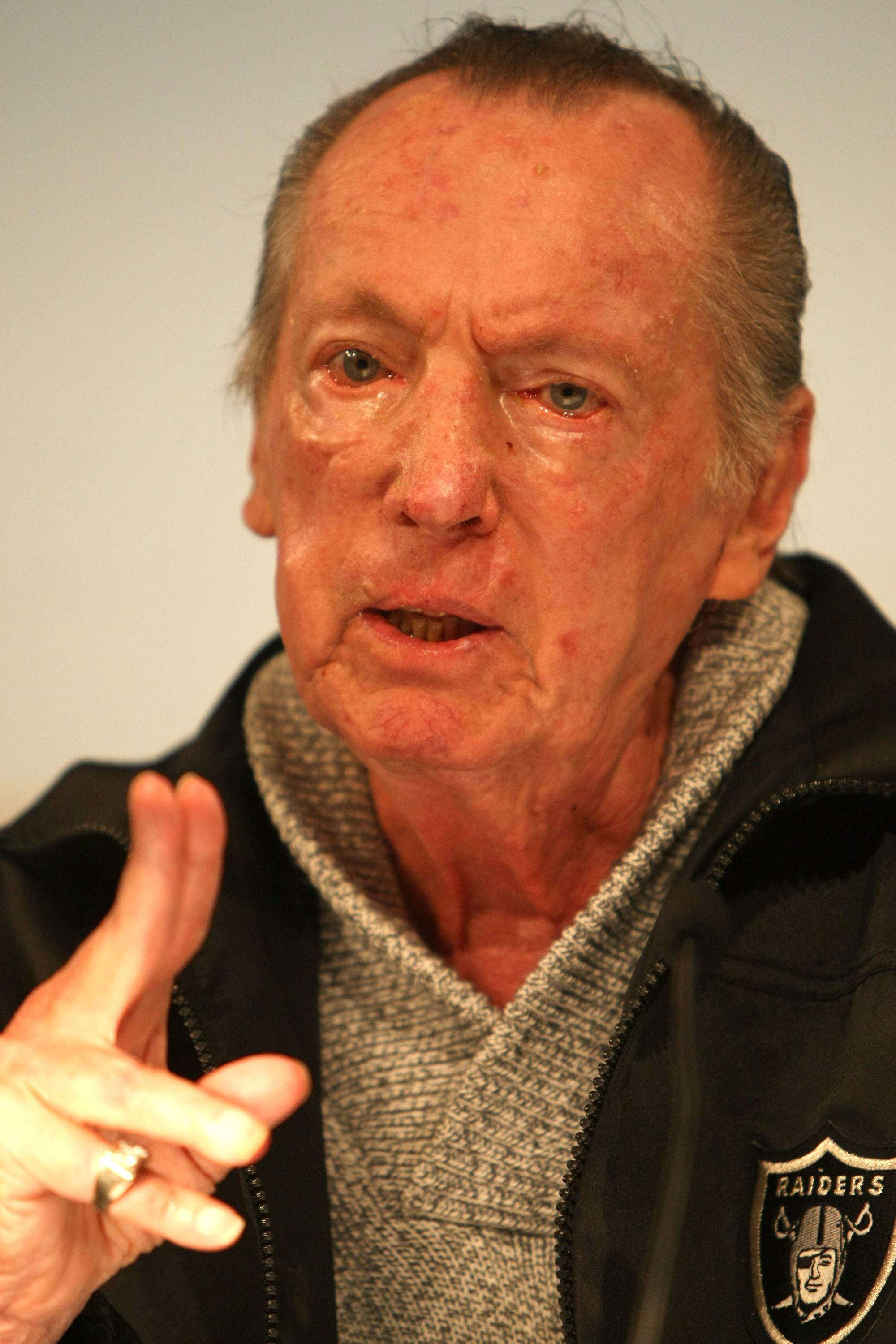 ALAMEDA, CA - SEPTEMBER 30:  Oakland Raiders owner Al Davis speaks during a press conference to announce the firing of head coach Lane Kiffin of the Oakland Raiders at thier training facility on Septemer 30, 2008 in Alameda, California.  (Photo by Jed Jac