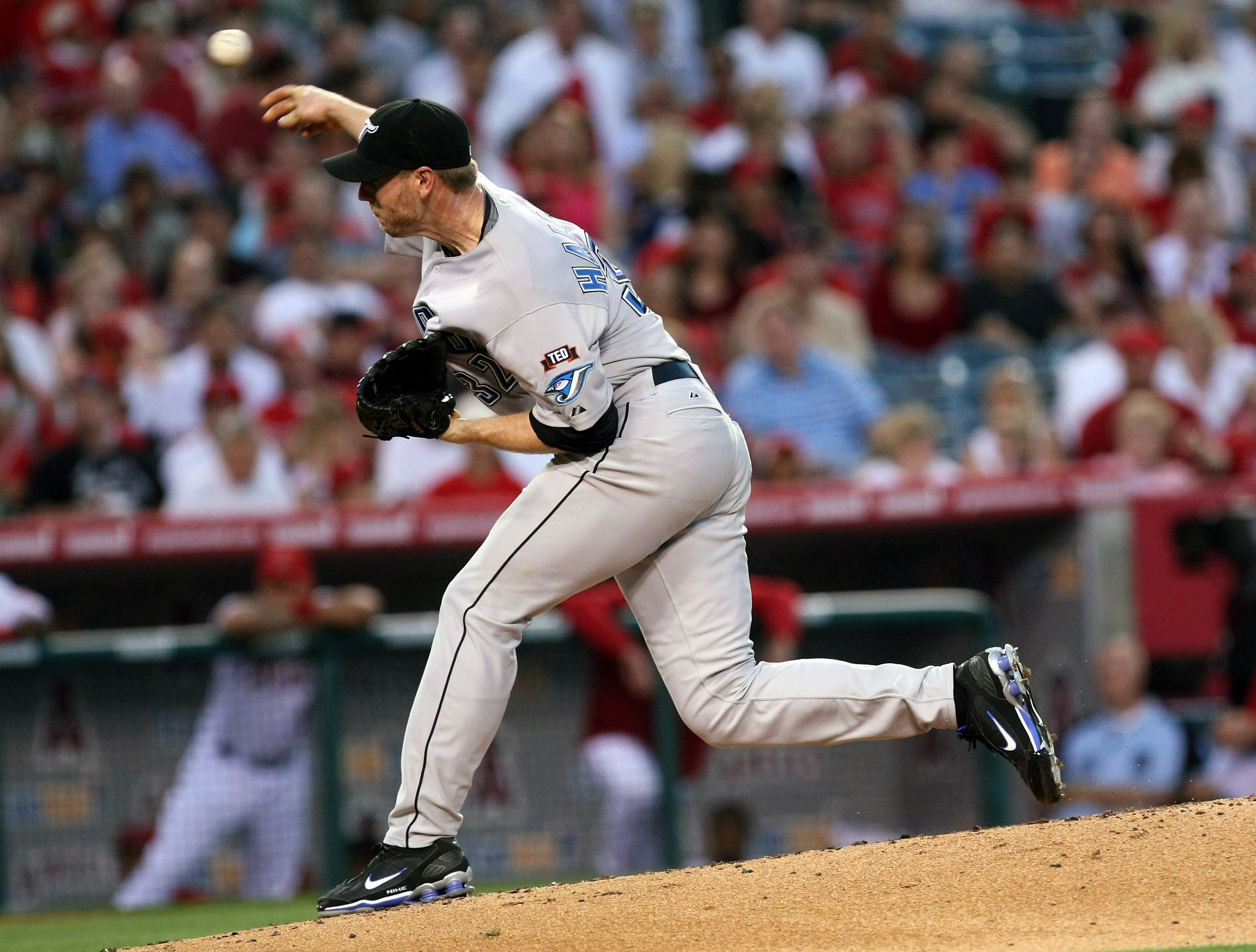 ANAHEIM, CA - MAY 6: Roy Halladay #32 of the Toronto Blue Jays throws a pitch against the Los Angeles Angels of Anaheim at Angel Stadium May 6, 2009 in Anaheim, California.  (Photo by Stephen Dunn/Getty Images)