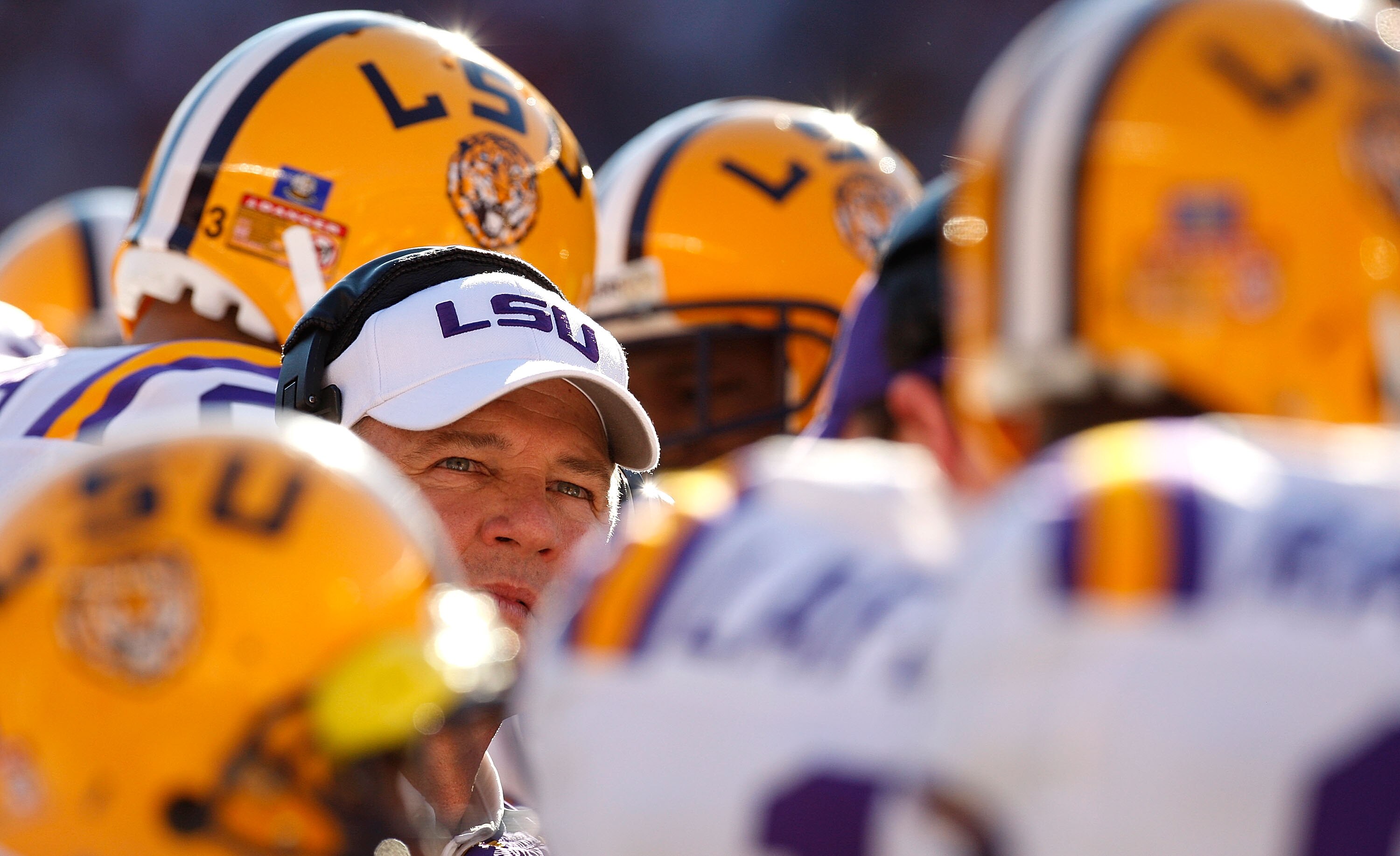 TUSCALOOSA, AL - NOVEMBER 07:  Head coach Les Miles of the Louisiana State University Tigers looks on against the Alabama Crimson Tide at Bryant-Denny Stadium on November 7, 2009 in Tuscaloosa, Alabama.  (Photo by Kevin C. Cox/Getty Images)