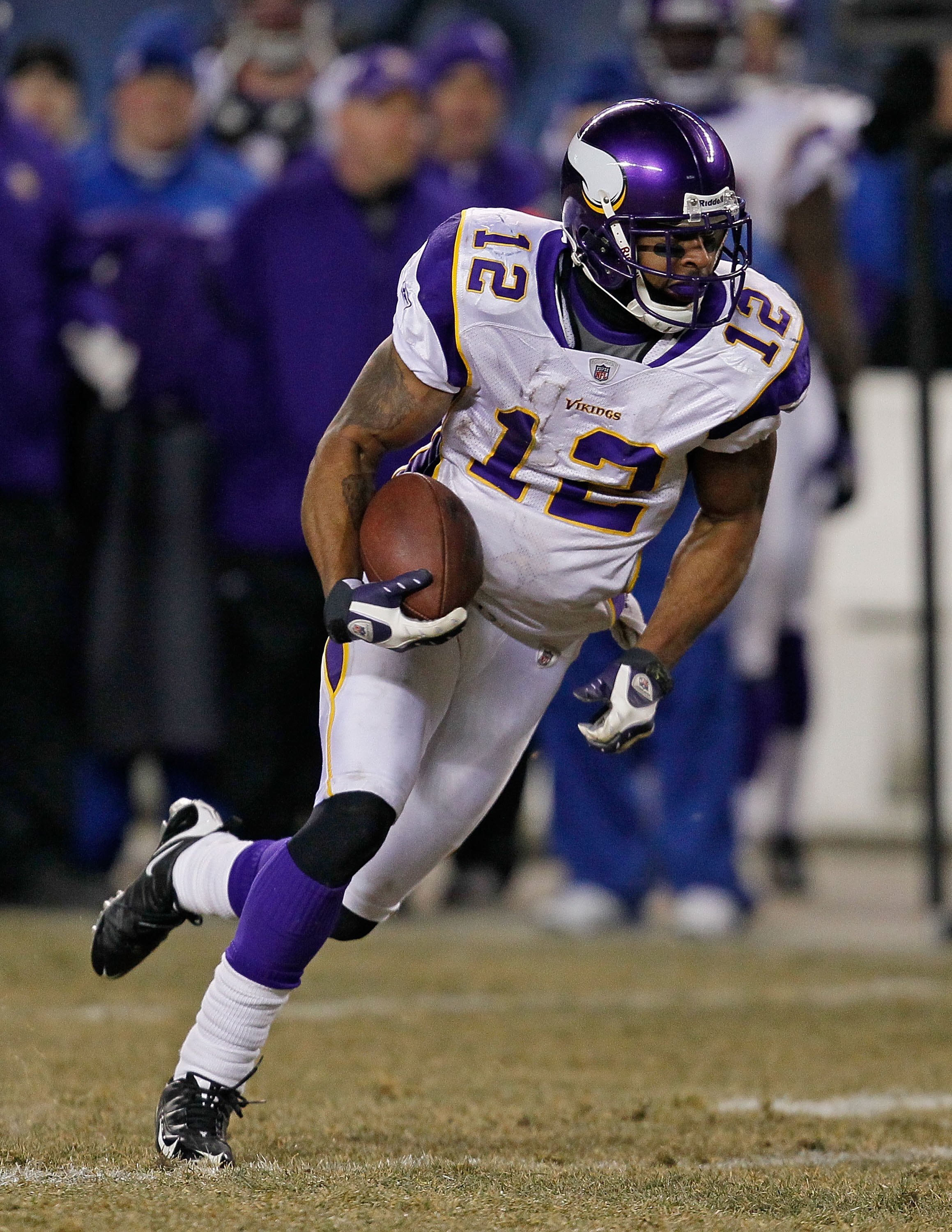 CHICAGO - DECEMBER 28: Percy Harvin #12 of the Minnesota Vikings runs after a catch against the Chicago Bears at Soldier Field on December 28, 2009 in Chicago, Illinois. The Bears defeated the Vikings 36-30 in overtime. (Photo by Jonathan Daniel/Getty Ima