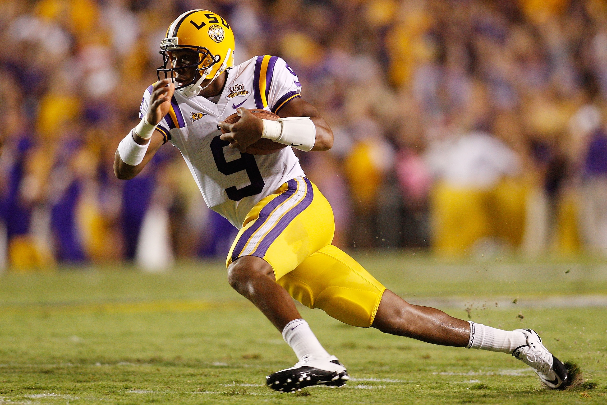 BATON ROUGE, LA - SEPTEMBER 25:  Jordan Jefferson #9 of the Louisiana State Univeristy Tigers in action against the West Virginia Mountaineers at Tiger Stadium on September 25, 2010 in Baton Rouge, Louisiana.  The Tigers defeated the Mountaineers 20-14.
