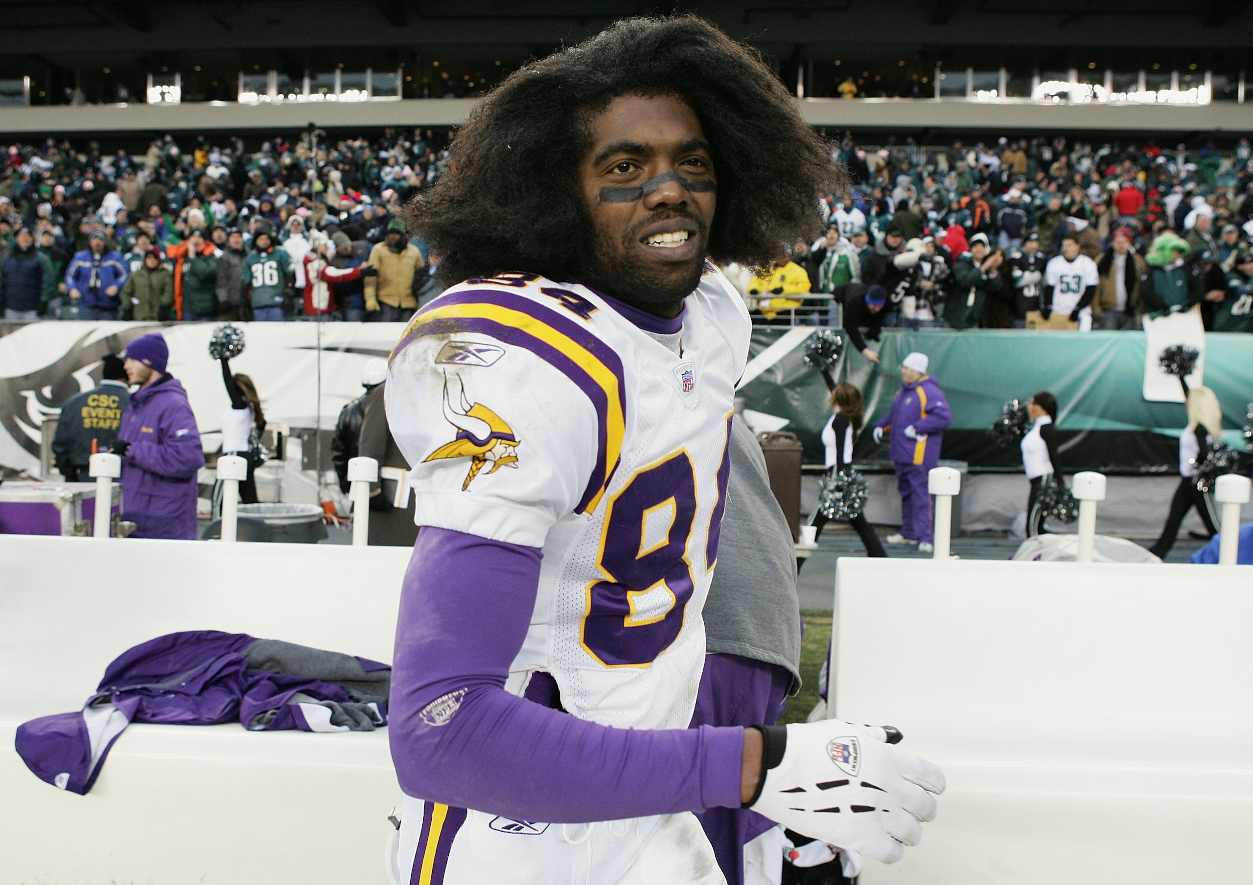 PHILADELPHIA - JANUARY 16: Wide receiver Randy Moss #84 of the Minnesota Vikings walks walks off the field after his team's loss to the Philadelphia Eagles in an NFC divisional playoff game at Lincoln Financial Field on January 16, 2005 in Philadelphia, PHILADELPHIA - JANUARY 16: Wide receiver Randy Moss #84 of the Minnesota Vikings walks walks off the field after his team's loss to the Philadelphia Eagles in an NFC divisional playoff game at Lincoln Financial Field on January 16, 2005 in Philadelphia,