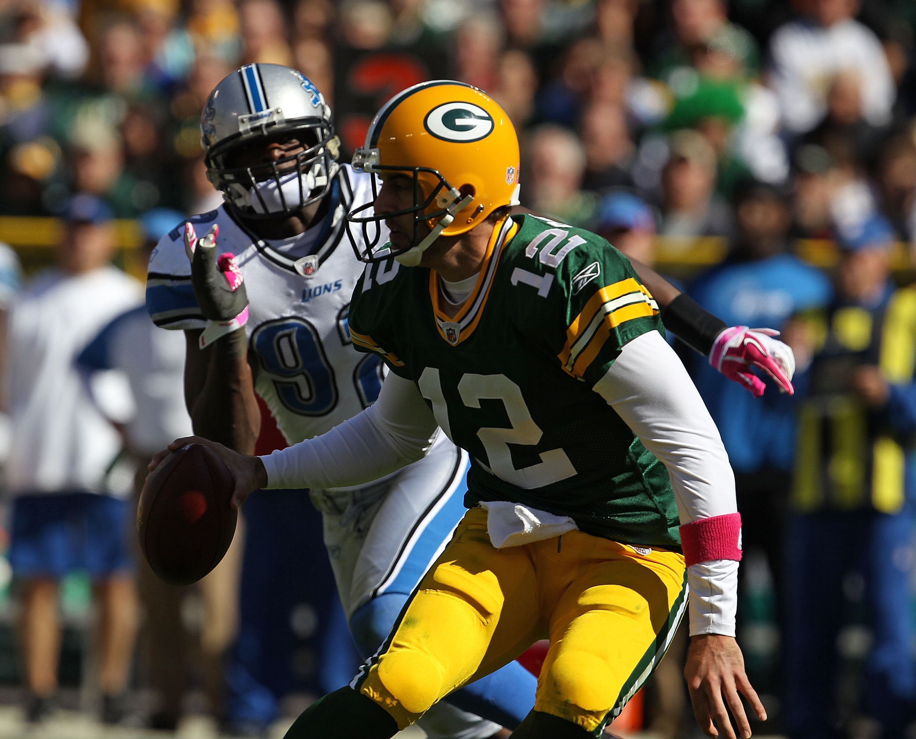 GREEN BAY, WI - OCTOBER 03: Aaron Rodgers #12 of the Green Bay Packers moves to avoid Cliff Avril #92 of the Detroit Lions at Lambeau Field on October 3, 2010 in Green Bay, Wisconsin. (Photo by Jonathan Daniel/Getty Images)