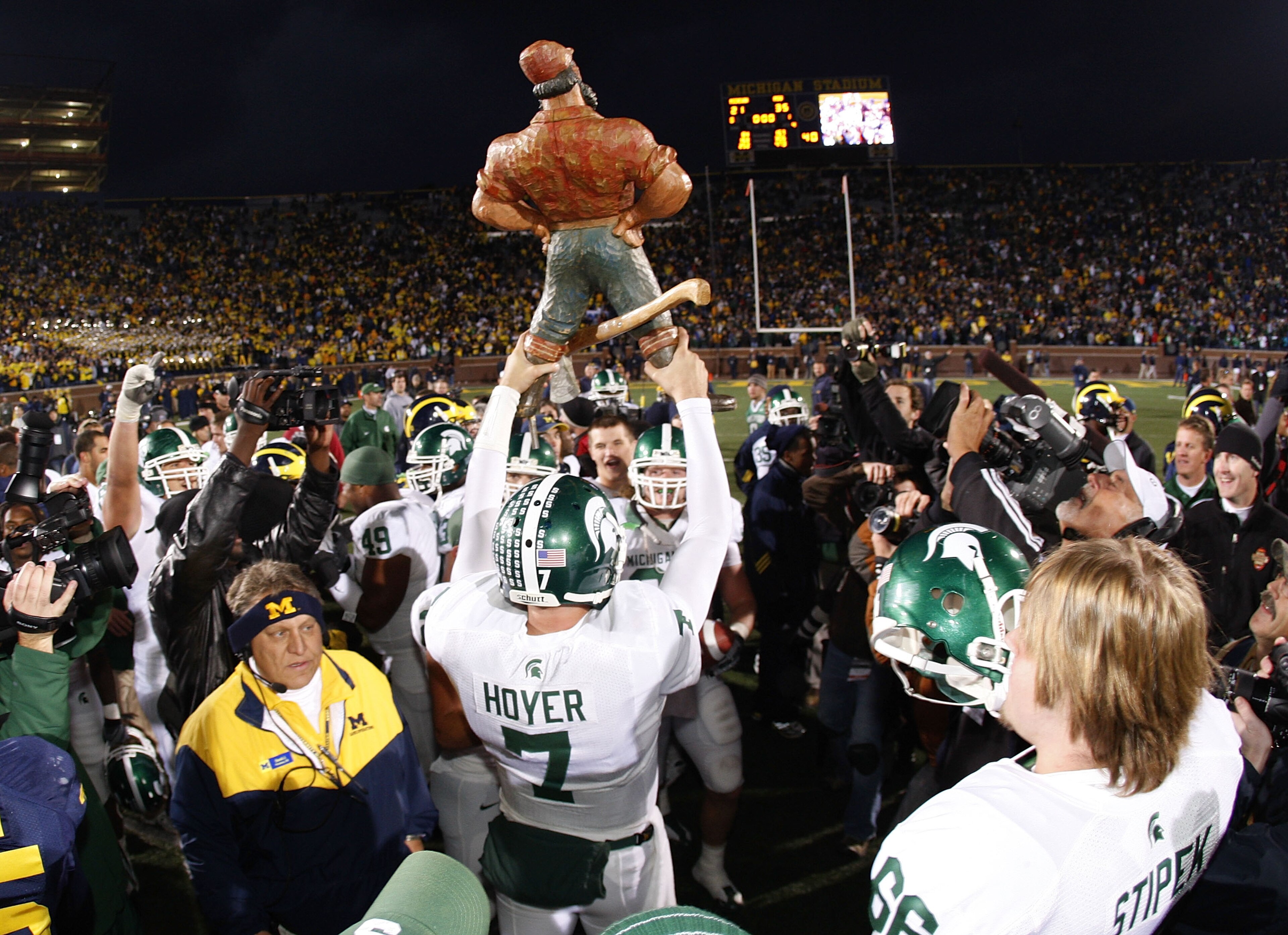 ANN ARBOR, MI - OCTOBER 25: Brian Hoyer #7 of the Michigan State Spartans holds up the Paul Bunyan trophy after beating the Michigan Wolverines 35-21 on October 25, 2008 at Michigan Stadium in Ann Arbor, Michigan. (Photo by Gregory Shamus/Getty Images) ANN ARBOR, MI - OCTOBER 25: Brian Hoyer #7 of the Michigan State Spartans holds up the Paul Bunyan trophy after beating the Michigan Wolverines 35-21 on October 25, 2008 at Michigan Stadium in Ann Arbor, Michigan. (Photo by Gregory Shamus/Getty Images)