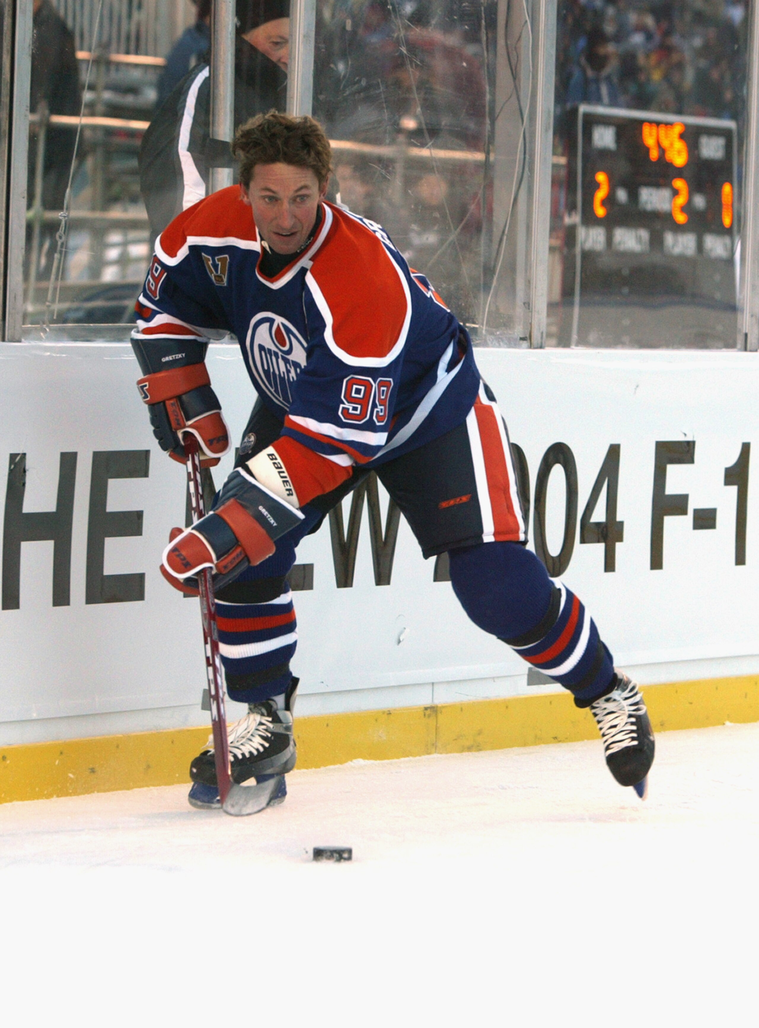 EDMONTON, CANADA - NOVEMBER 22:  Wayne Gretzky #99 of the Edmonton Oilers looks to make a play from behind the net against the Montreal Canadiens during the Molson Canadien Heritage Classic Megastars Game on November 22, 2003 at Commonwealth Stadium in Ed