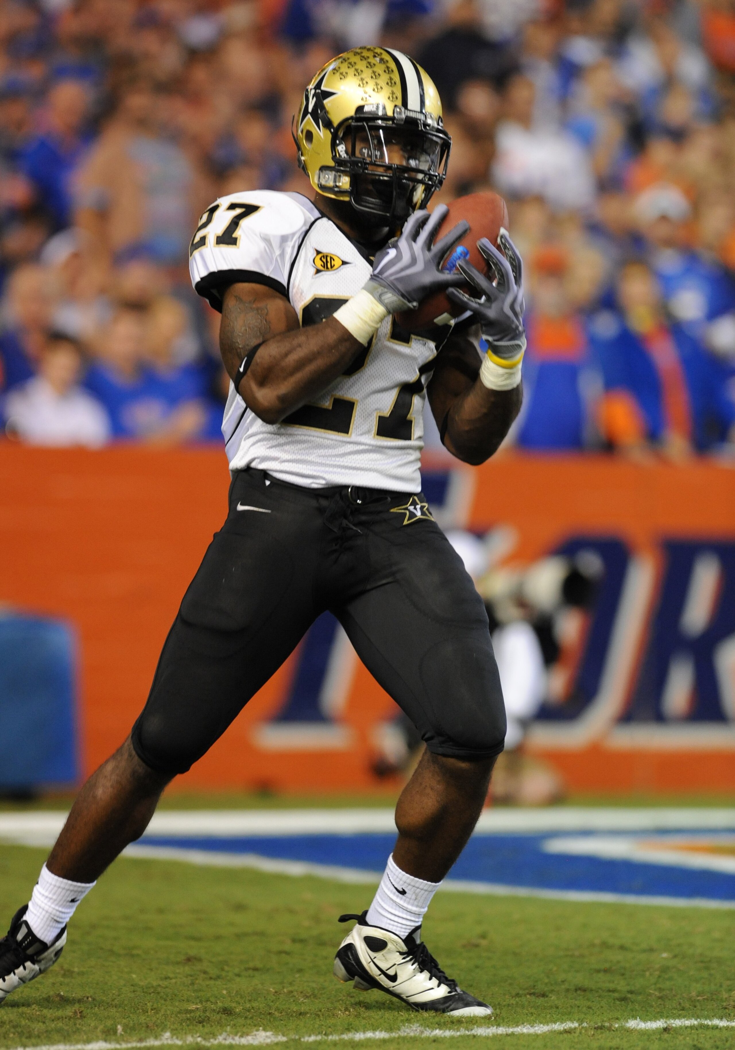 GAINESVILLE, FL - NOVEMBER 7: Running back Warren Norman #27 of the Vanderbilt Commodores rushes upfield against the Florida Gators on November 7, 2009 at Ben Hill Griffin Stadium in Gainesville, Florida.  (Photo by Al Messerschmidt/Getty Images)