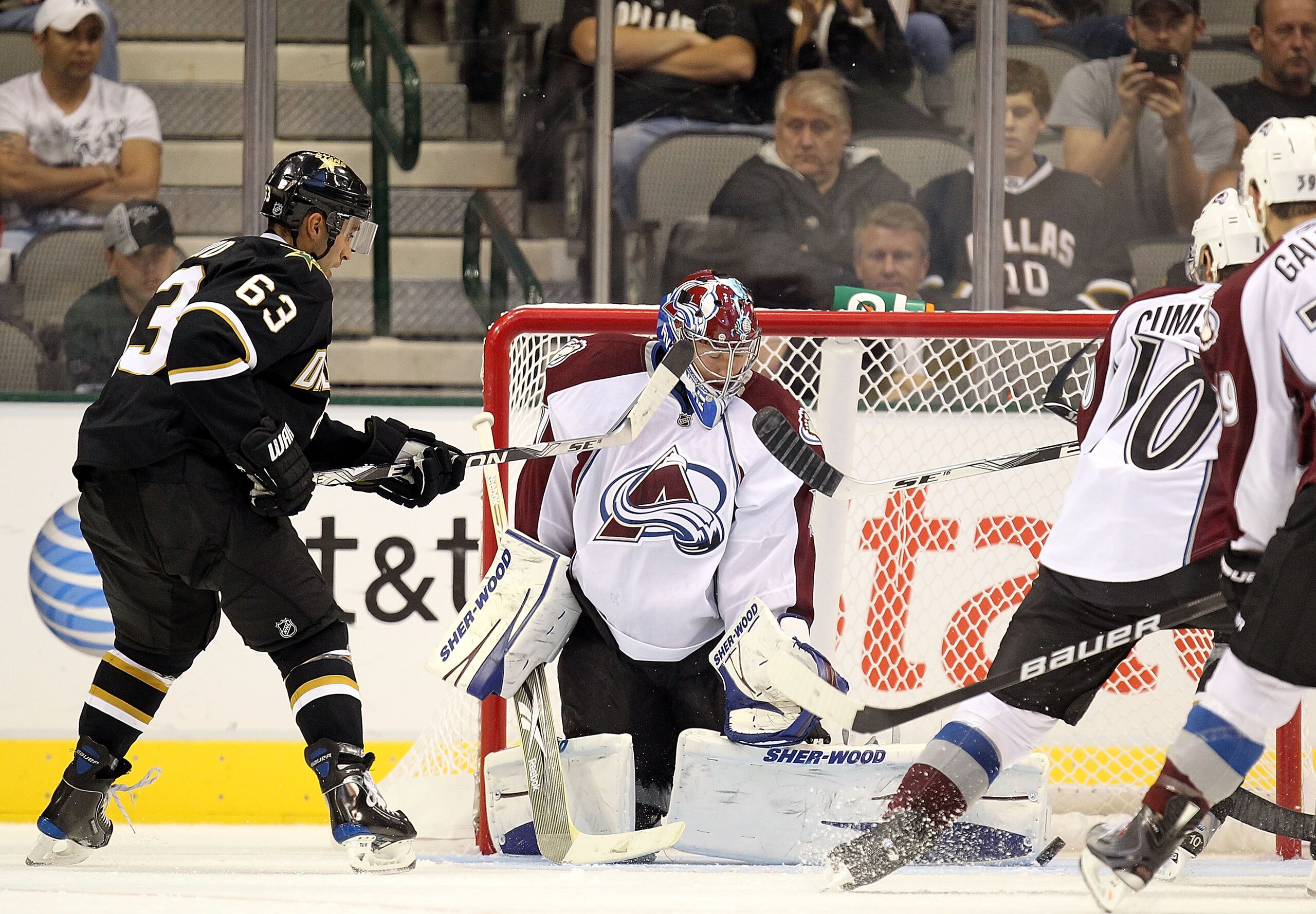 DALLAS - SEPTEMBER 30:  Goaltender Craig Anderson #41 of the Colorado Avalanche makes a save against Mike Ribeiro #63 of the Dallas Stars in the second period at American Airlines Center on September 30, 2010 in Dallas, Texas.  (Photo by Ronald Martinez/G