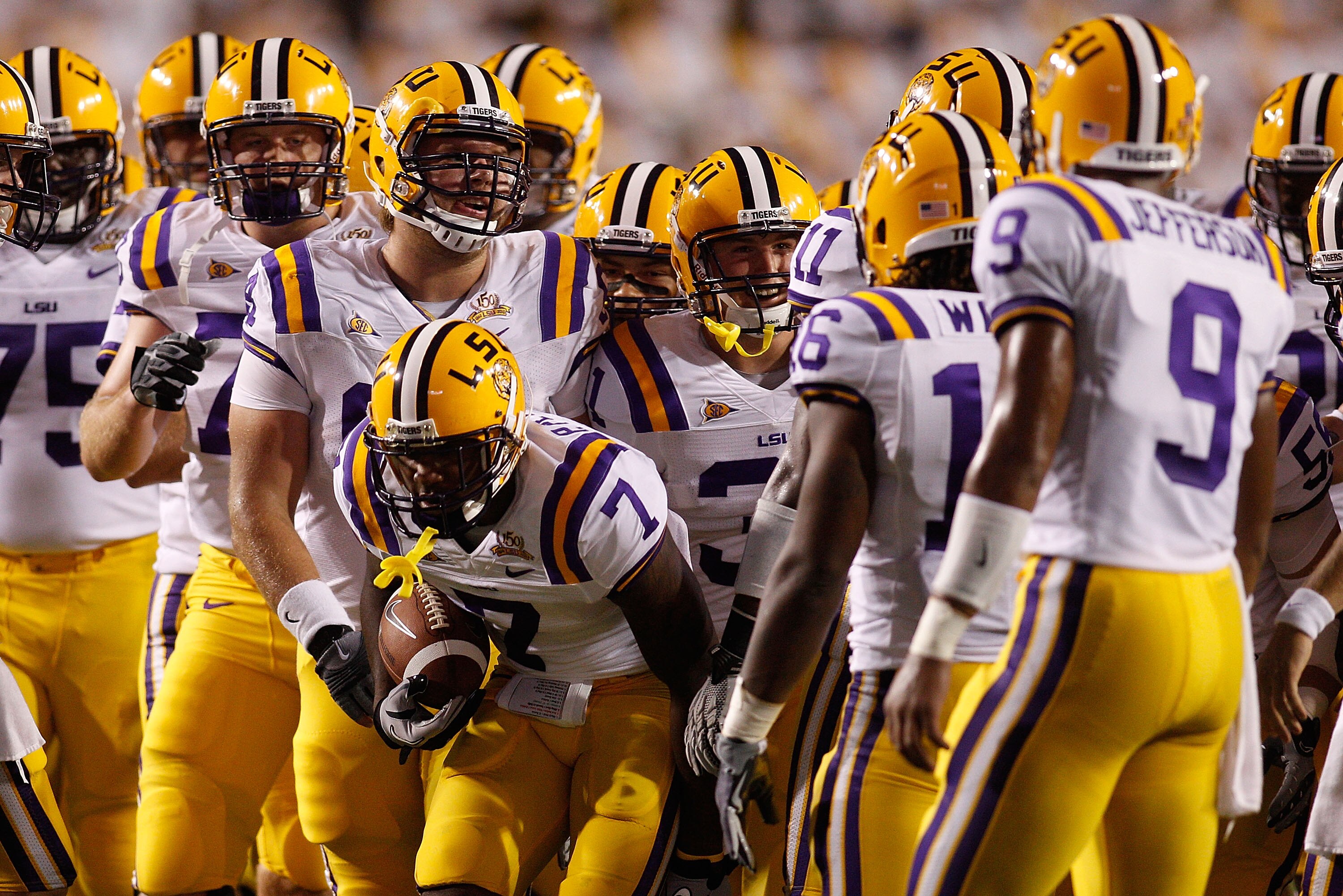 BATON ROUGE, LA - SEPTEMBER 25:  Patrick Peterson #7 of the Louisiana State Univeristy Tigers warms up during pregame before playing the West Virginia Mountaineers at Tiger Stadium on September 25, 2010 in Baton Rouge, Louisiana.  (Photo by Chris Graythen