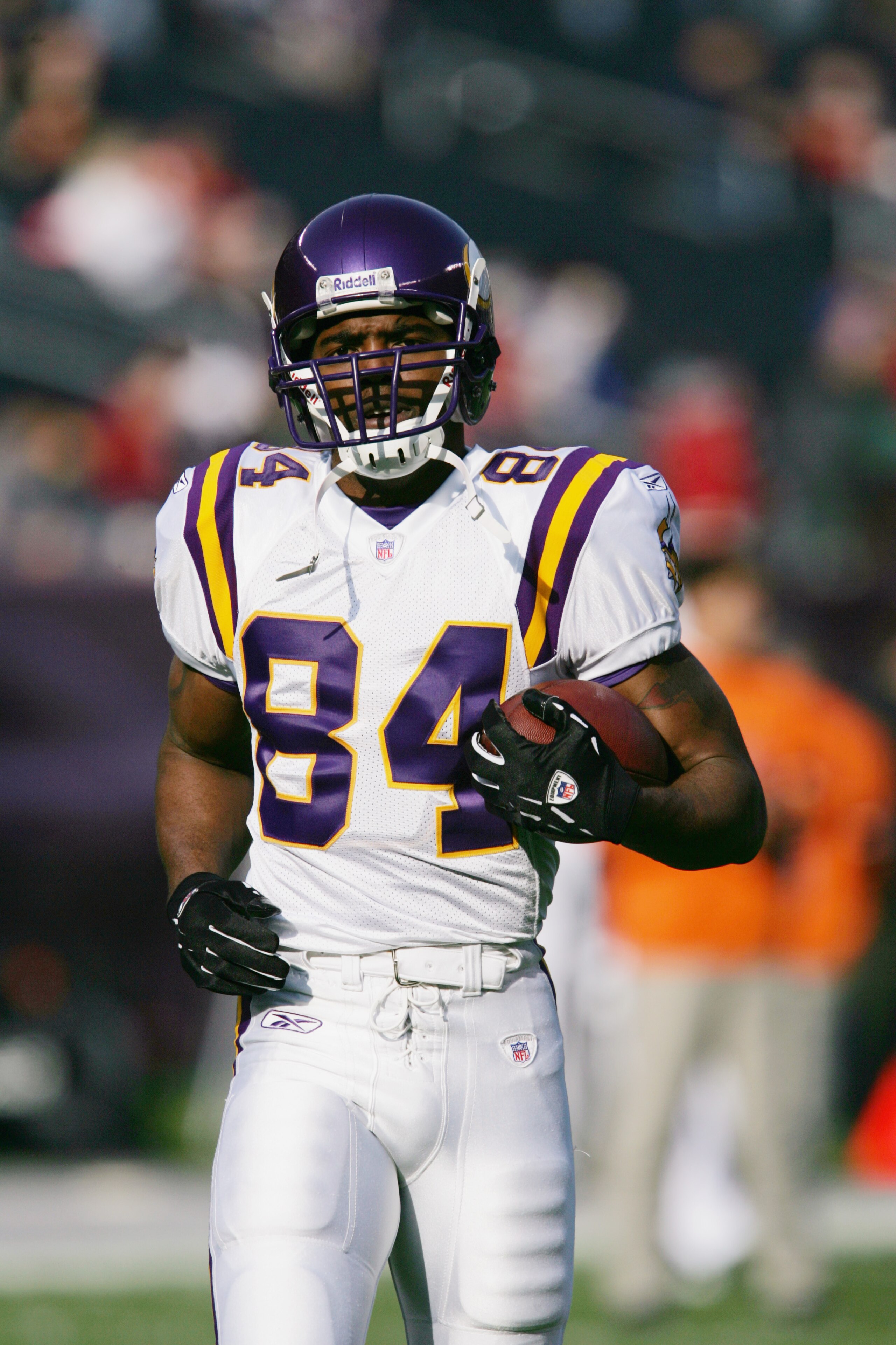 CHICAGO - DECEMBER 5:  Wide receiver Randy Moss #84 of the Minnesota Vikings looks on while facing the Chicago Bears on December 5, 2004 at Soldier Field in Chicago, Illinois. The Bears defeated the Vikings 24-14. (Photo by Jonathan Daniel/Getty Images)