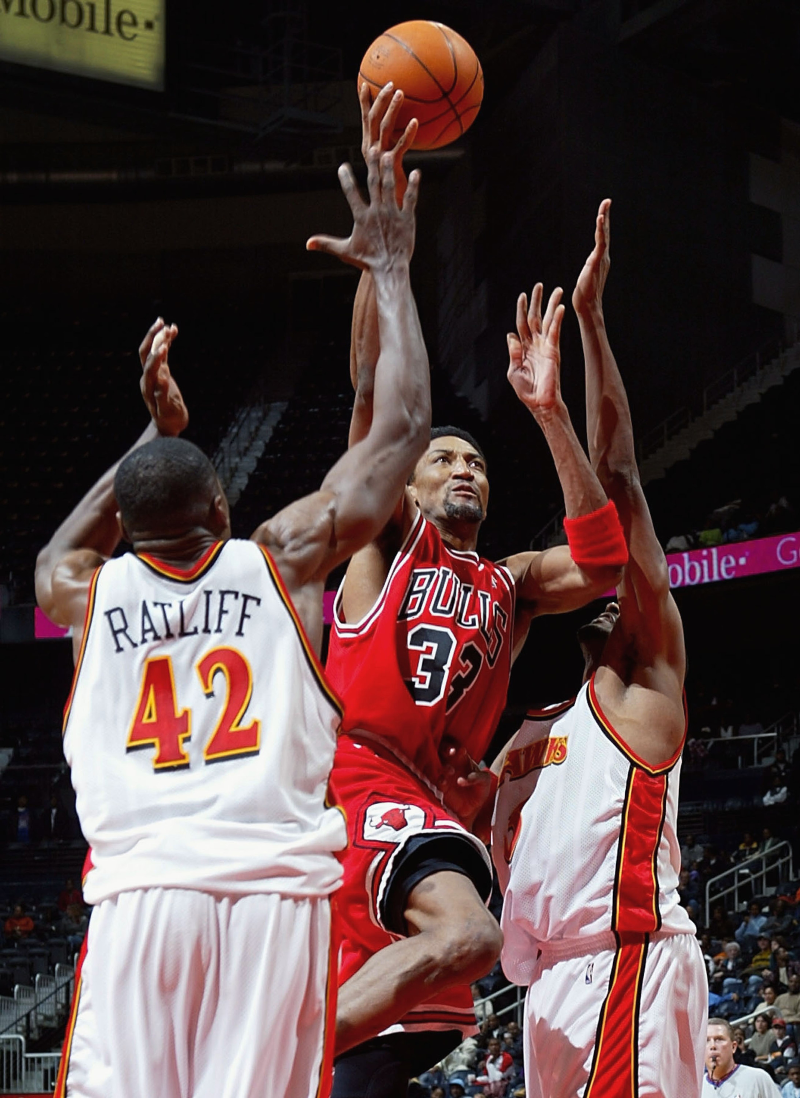 ATLANTA - JANUARY 21:  Scottie Pippen #33 of the Chicago Bulls shoots over Shareef Abdur-Rahim #3 and Theo Ratliff #42 of the Atlanta Hawks January 21, 2004 at Philips Arena in Atlanta, Georgia.  (Photo by Jamie Squire/Getty Images)