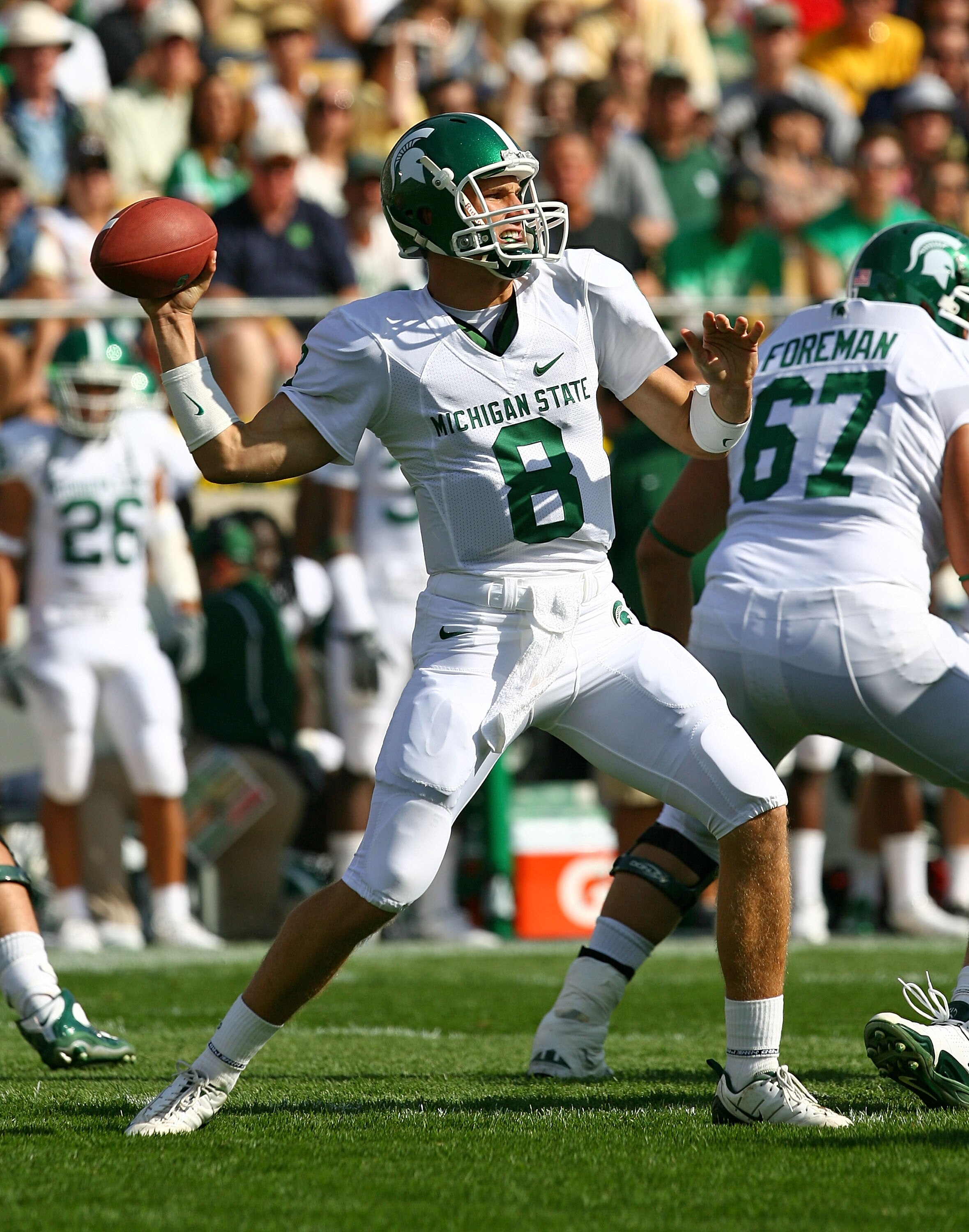 SOUTH BEND, IN - SETPEMBER 19: Kirk Cousins #8 of the Michigan State Spartans throws a pass against the Notre Dame Fighting Irish on September 19, 2009 at Notre Dame Stadium in South Bend, Indiana. (Photo by Jonathan Daniel/Getty Images)