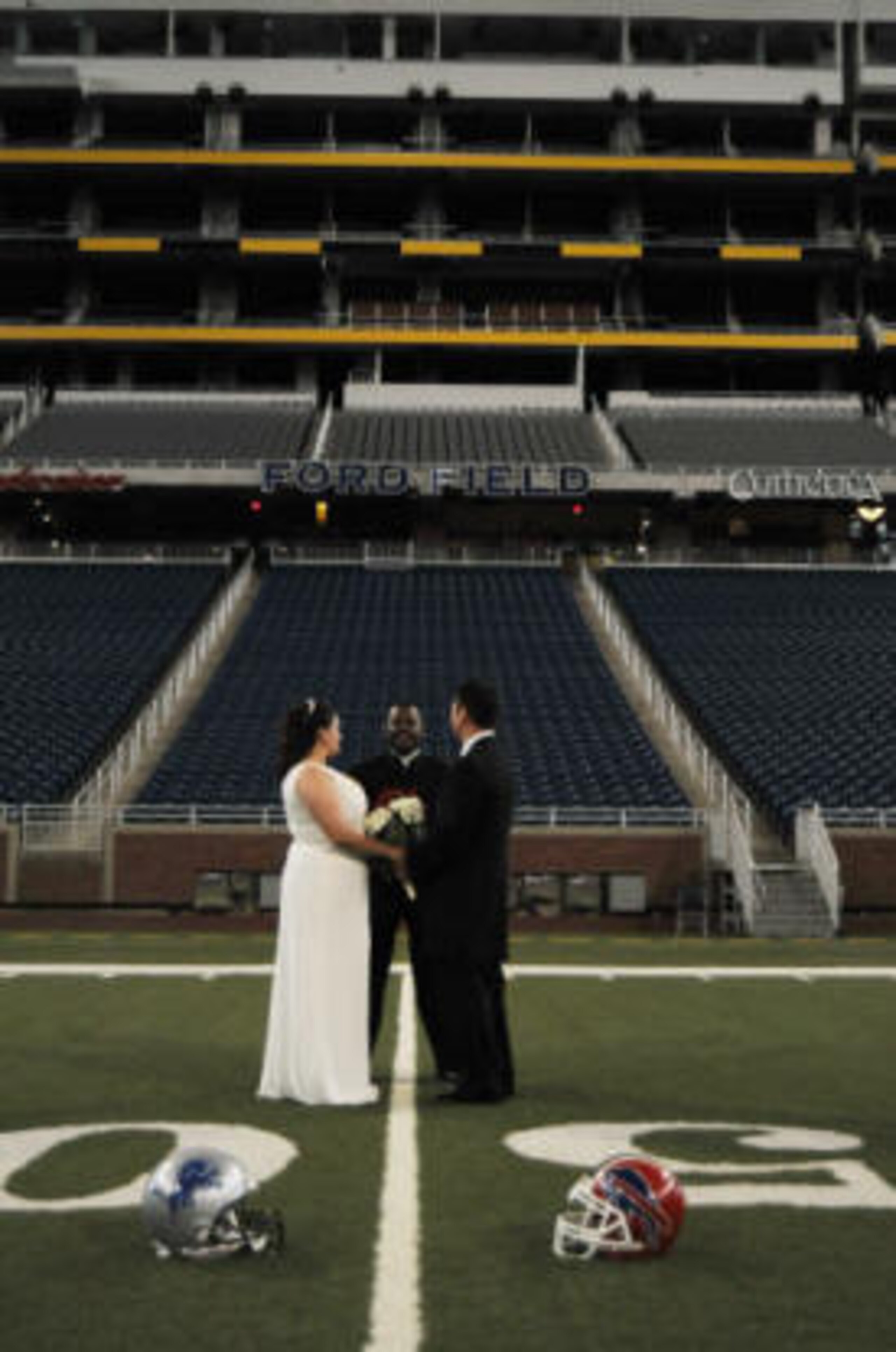 Photo courtesy  http://www.sportsthemedweddings.com/