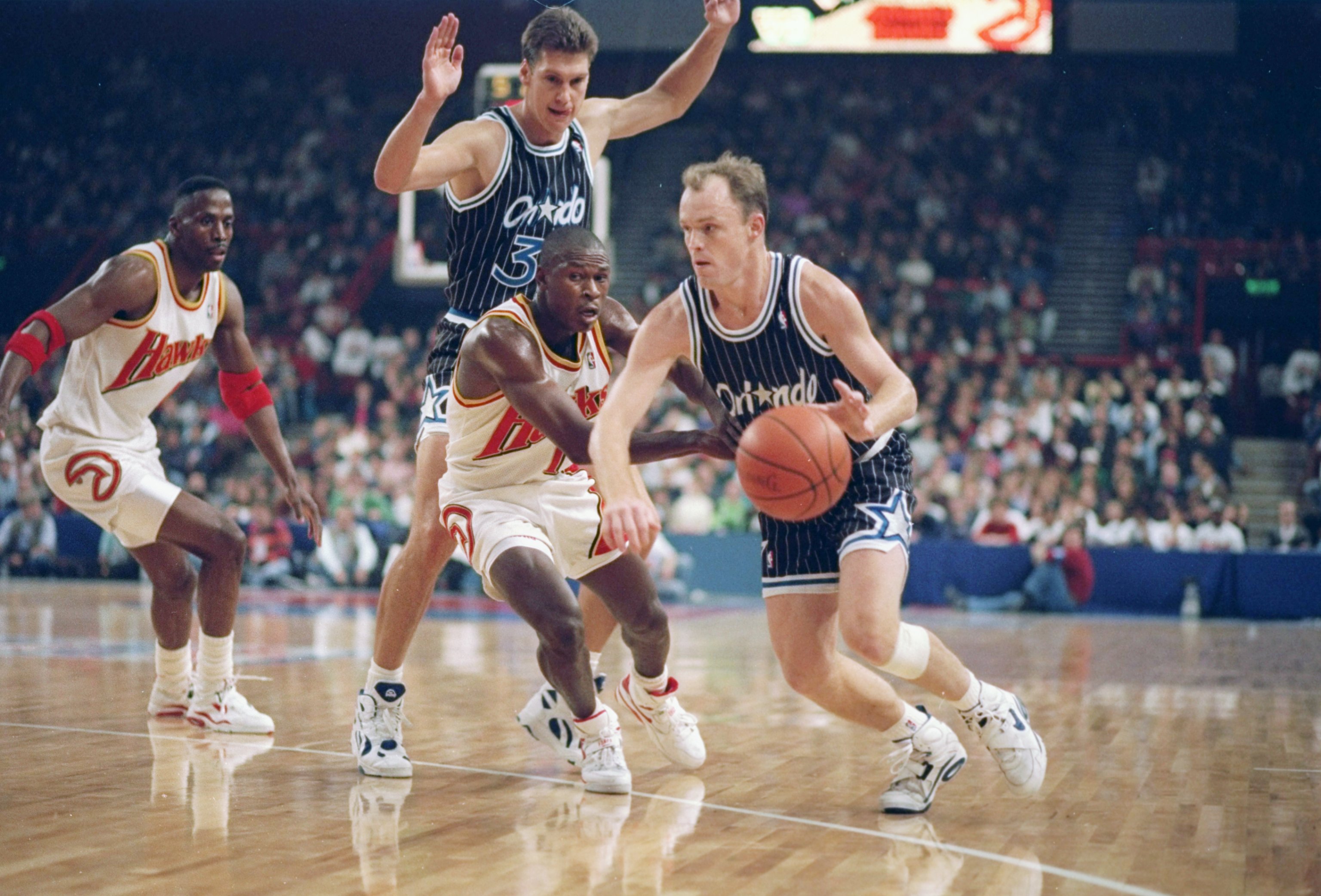 Oct 1993:  Guard Scott Skiles of the Orlando Magic (right) drives the ball down the court during a game against the Atlanta Hawks at Wembley Stadium in London, England. Mandatory Credit: Mike Cooper  /Allsport