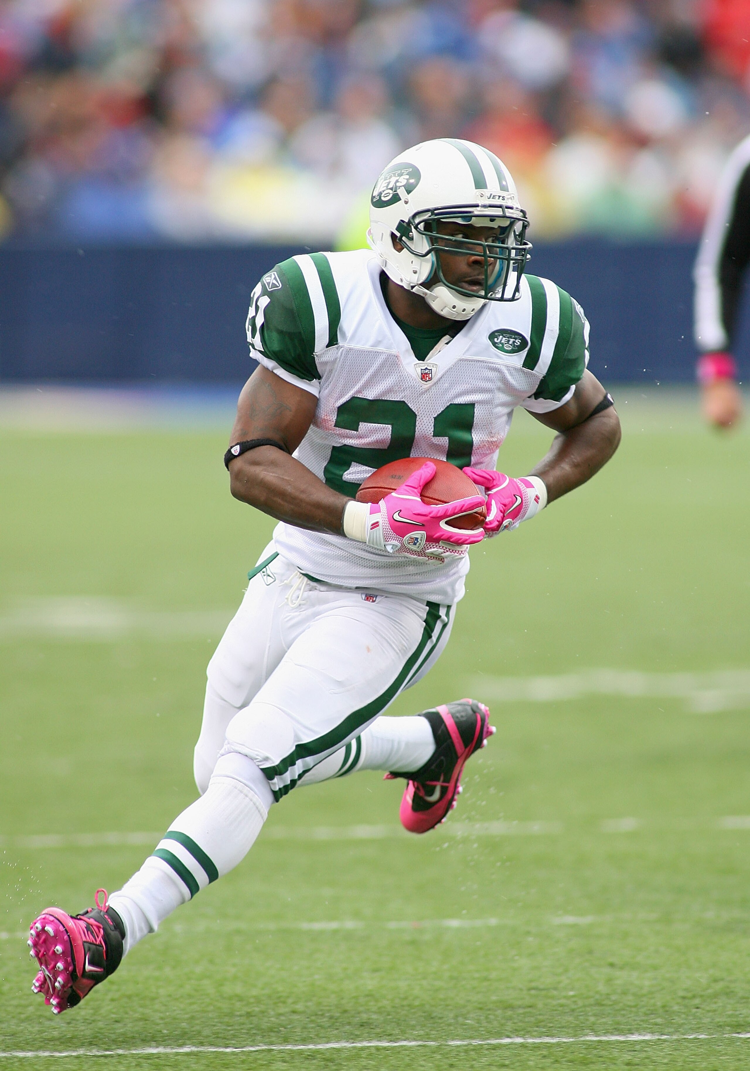 ORCHARD PARK, NY - OCTOBER 03:  LaDainian Tomlinson #21 of the New York Jets runs against the Buffalo Bills at Ralph Wilson Stadium on October 3, 2010 in Orchard Park, New York.  (Photo by Rick Stewart/Getty Images)