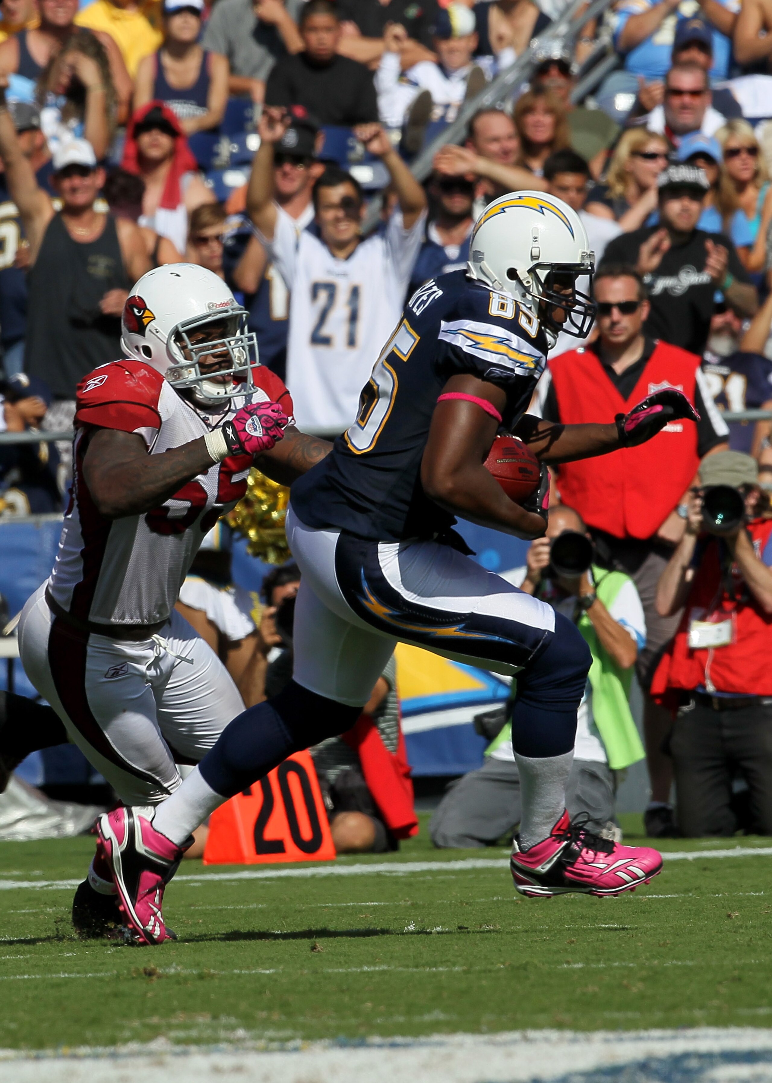 SAN DIEGO - OCTOBER 03:  Tight end Antonio Gates #85 of the San Diego Chargers carries the ball against linebacker Joey Porter #55 of the Arizona Cardinals at Qualcomm Stadium on October 3, 2010 in San Diego, California.  The Chargers won 41-10.  (Photo b