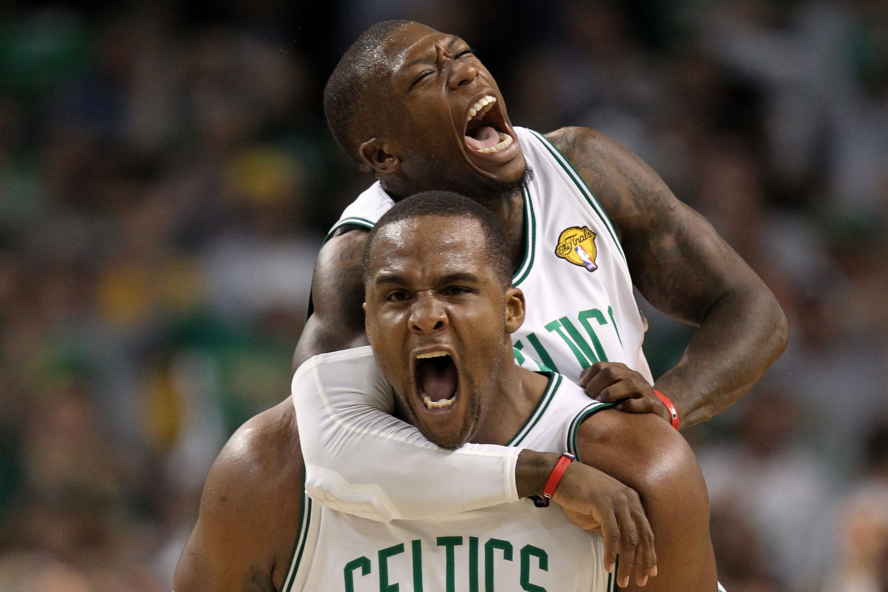 BOSTON - JUNE 10:  Glen Davis #11 and Nate Robinson #4 of the Boston Celltics react in the fourth quarter against the Los Angeles Lakers during Game Four of the 2010 NBA Finals on June 10, 2010 at TD Garden in Boston, Massachusetts. NOTE TO USER: User exp