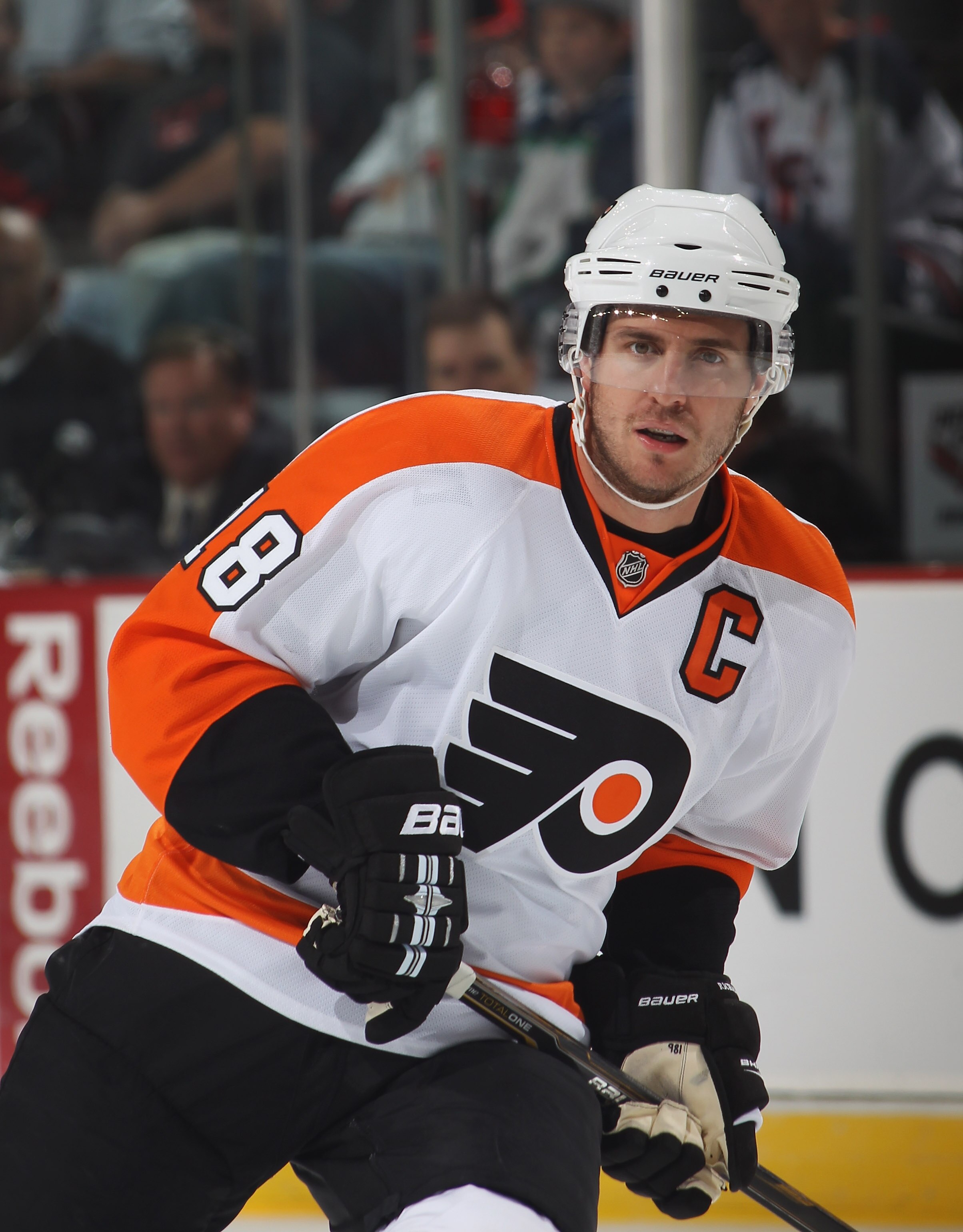 NEWARK, NJ - SEPTEMBER 28:  Mike Richards #18 of the Philadelphia Flyers skates against the New Jersey Devils at the Prudential Center on September 28, 2010 in Newark, New Jersey.  (Photo by Bruce Bennett/Getty Images)