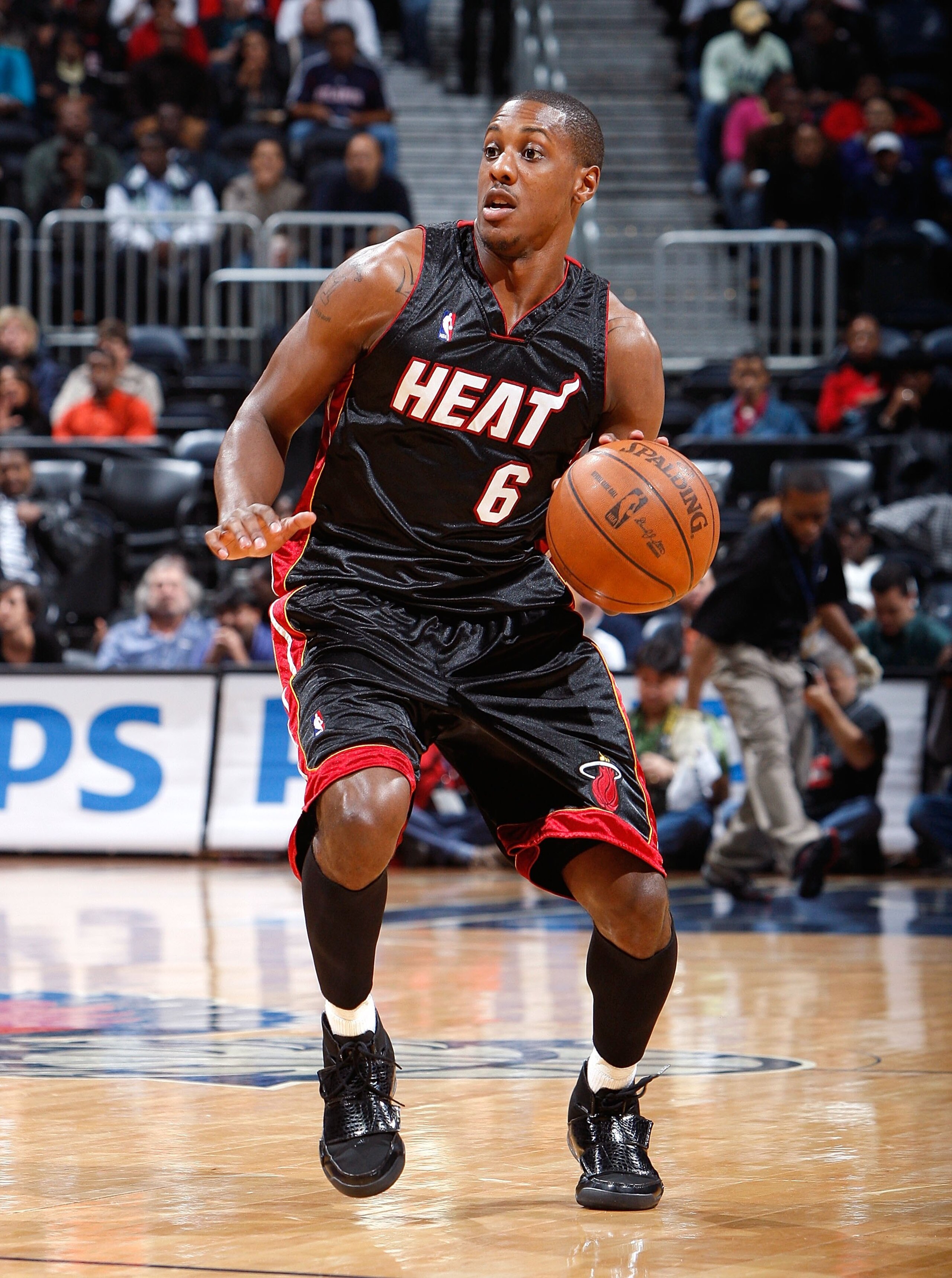 ATLANTA - NOVEMBER 18:  Mario Chalmers #6 of the Miami Heat against the Atlanta Hawks at Philips Arena on November 18, 2009 in Atlanta, Georgia.  (Photo by Kevin C. Cox/Getty Images)