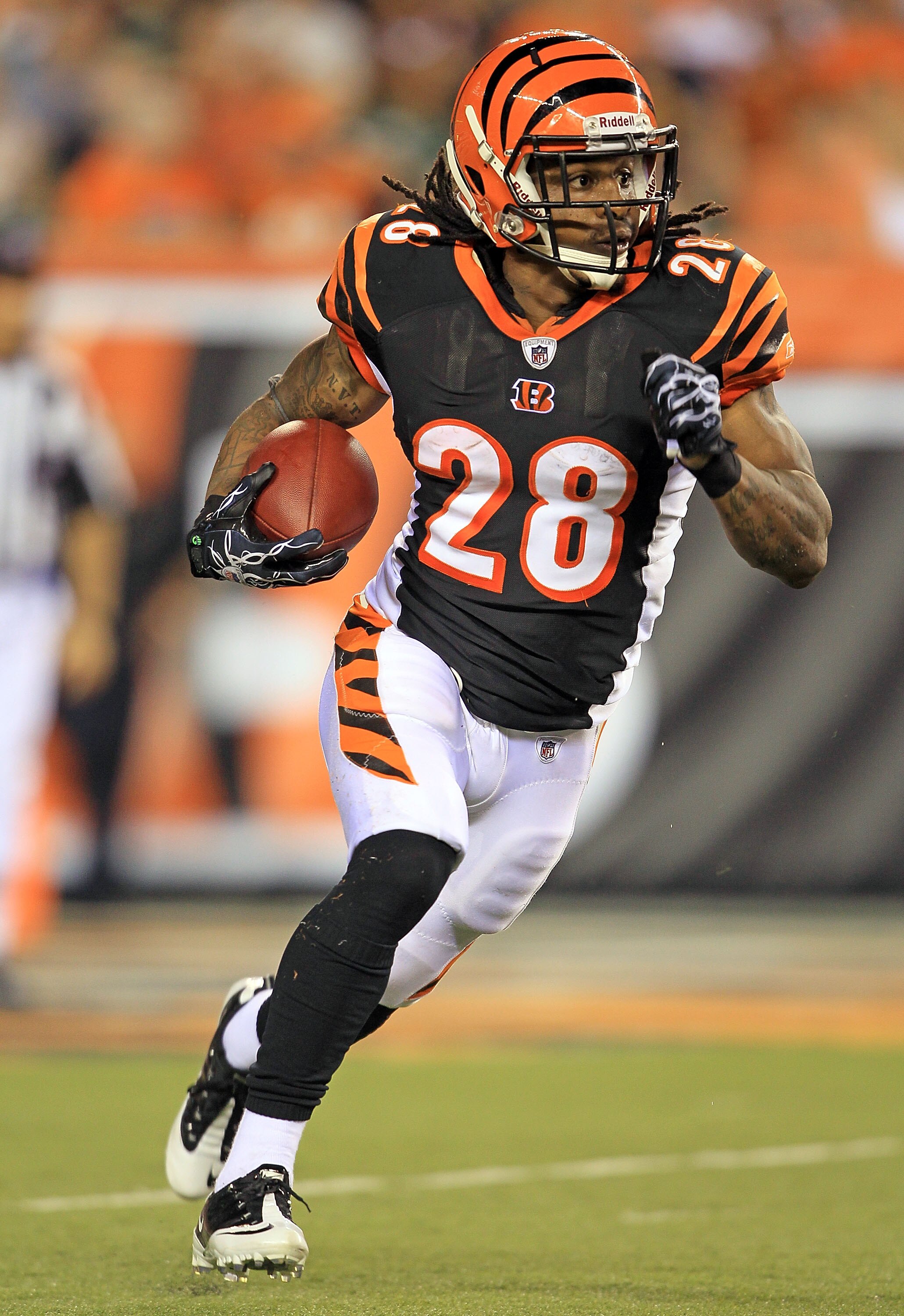 CINCINNATI - AUGUST 20:  Bernard Scott #28 of the Cincinnati Bengals runs with the ball during the NFL preseason game against the Philadelphia Eagles at Paul Brown Stadium on August 20, 2010 in Cincinnati, Ohio.  (Photo by Andy Lyons/Getty Images)