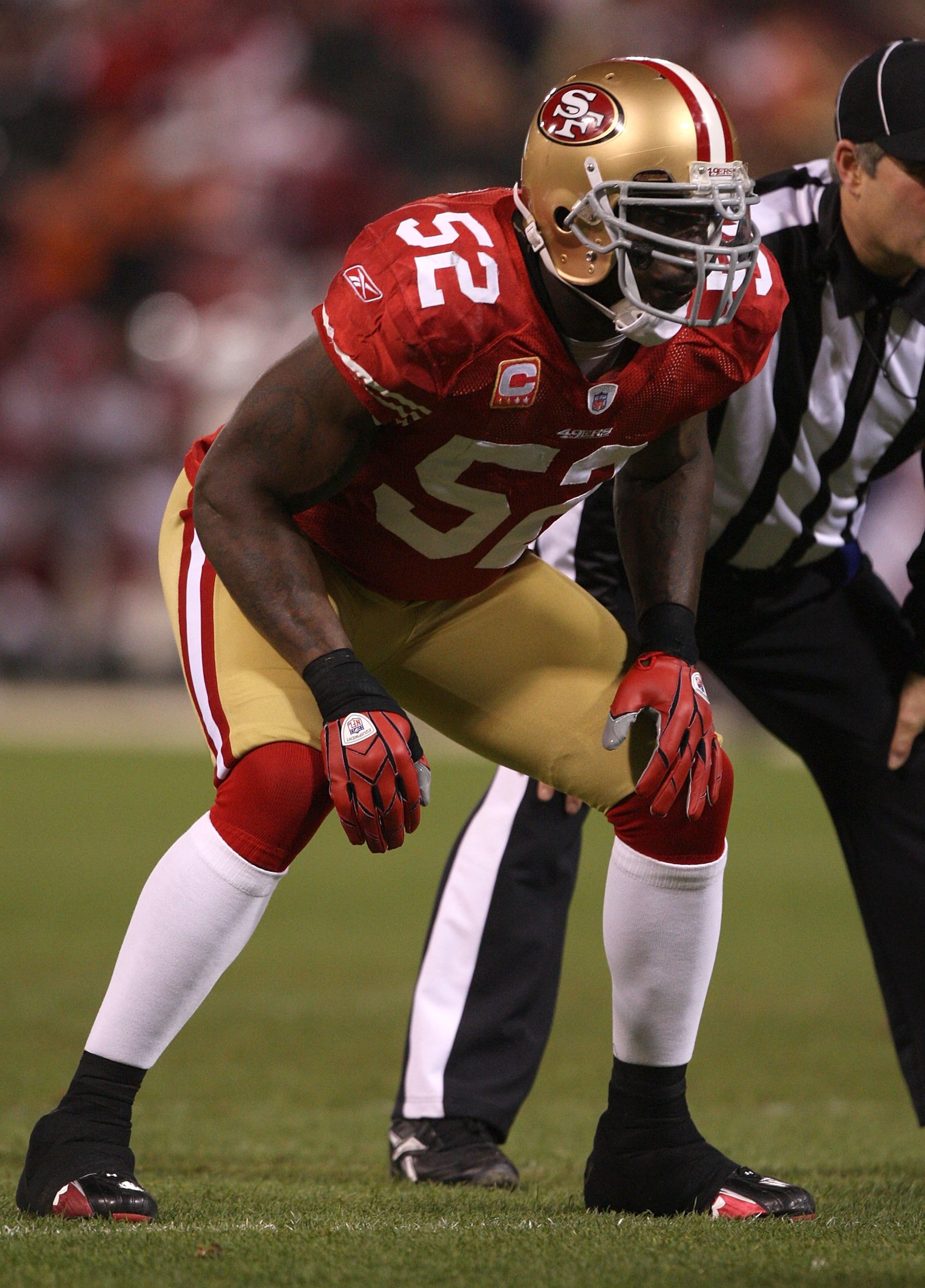 SAN FRANCISCO - DECEMBER 14:  Patrick Willis #52 of the San Francisco 49ers in action against the Arizona Cardinals at Candlestick Park on December 14, 2009 in San Francisco, California.  (Photo by Jed Jacobsohn/Getty Images)