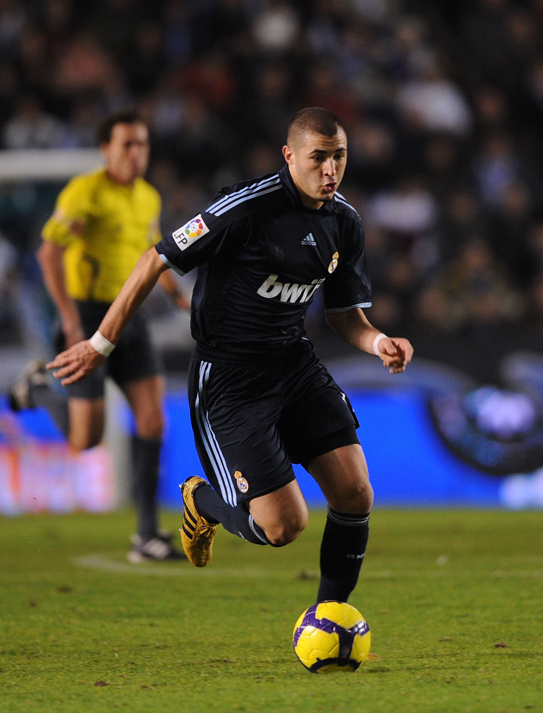 LA CORUNA, SPAIN - JANUARY 30: Karim Benzema of Real Madrid in action during the La Liga match between Real Madrid and Deportivo La Coruna at the Riazor Stadium on January 30, 2010 in La Coruna, Spain. (Photo by Denis Doyle/Getty Images) LA CORUNA, SPAIN - JANUARY 30: Karim Benzema of Real Madrid in action during the La Liga match between Real Madrid and Deportivo La Coruna at the Riazor Stadium on January 30, 2010 in La Coruna, Spain. (Photo by Denis Doyle/Getty Images)