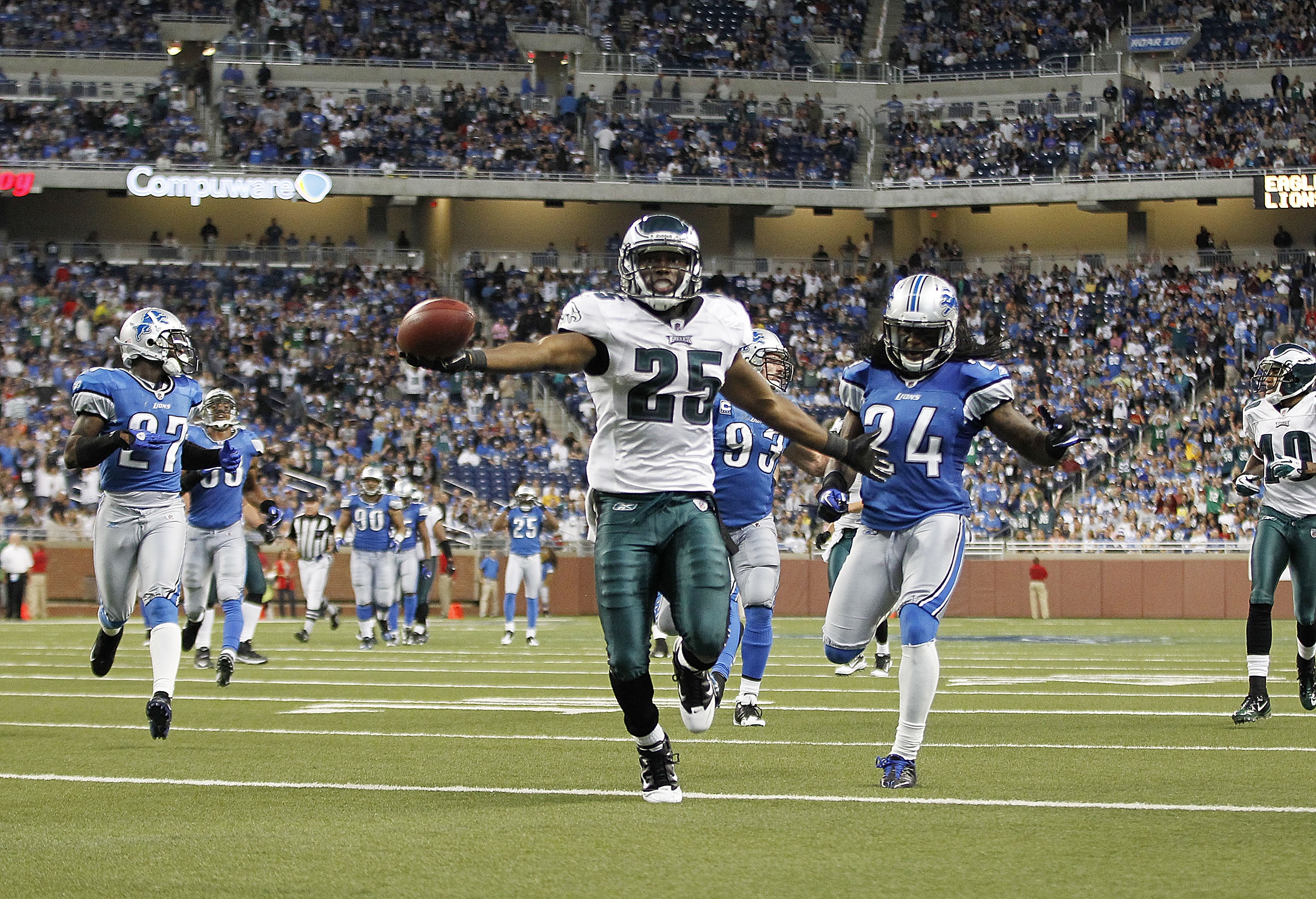 DETROIT - SEPTEMBER 19:  LeSean McCoy #25 of the Philadelphia Eagles scores on a 46 yard touchdown during the fourth quarter of the game against the Detroit Lions at Ford Field on September 19, 2010 in Detroit, Michigan. The Eagles defeated the Lions 35-3
