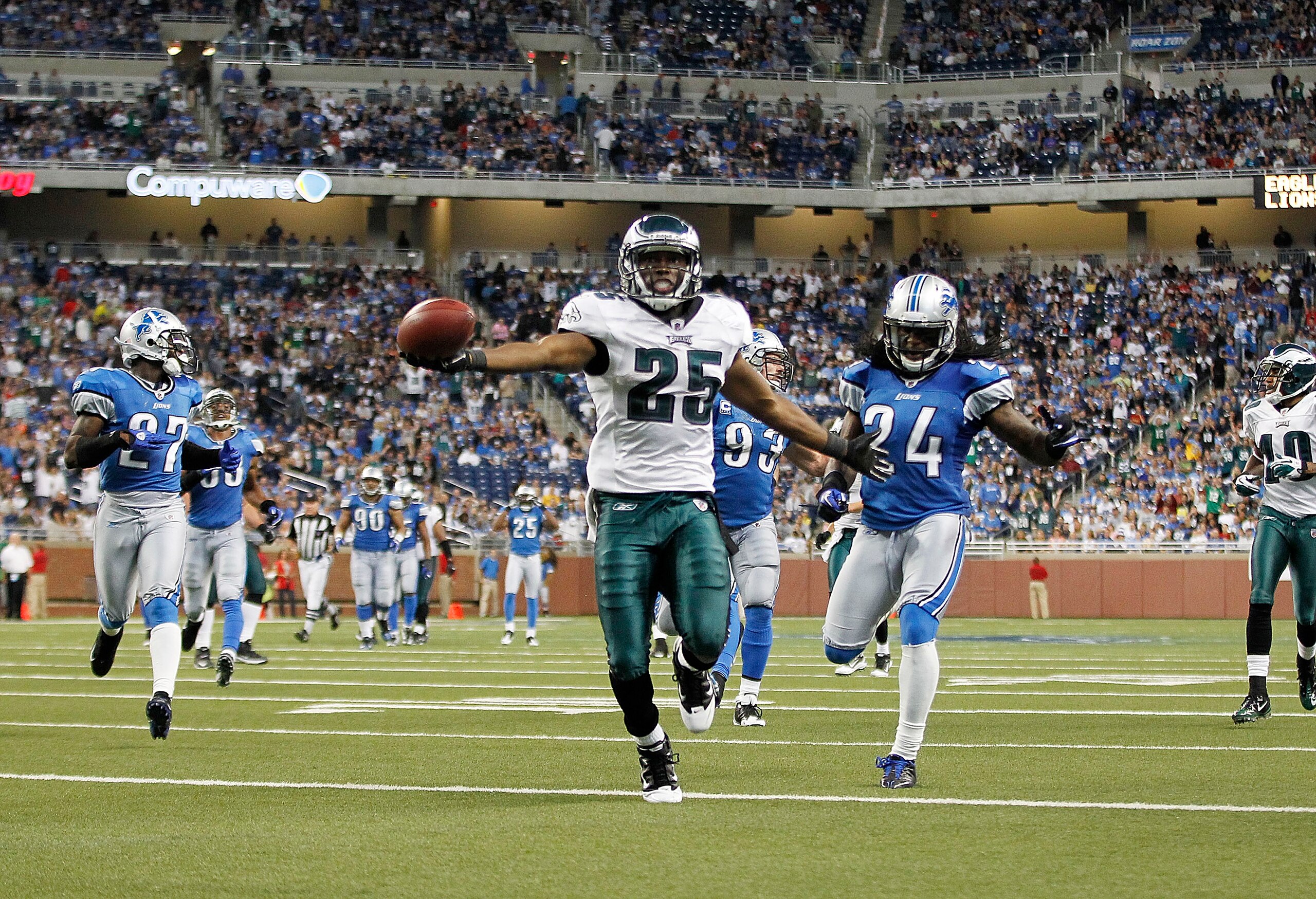 DETROIT - SEPTEMBER 19:  LeSean McCoy #25 of the Philadelphia Eagles scores on a 46 yard touchdown during the fourth quarter of the game against the Detroit Lions at Ford Field on September 19, 2010 in Detroit, Michigan. The Eagles defeated the Lions 35-3
