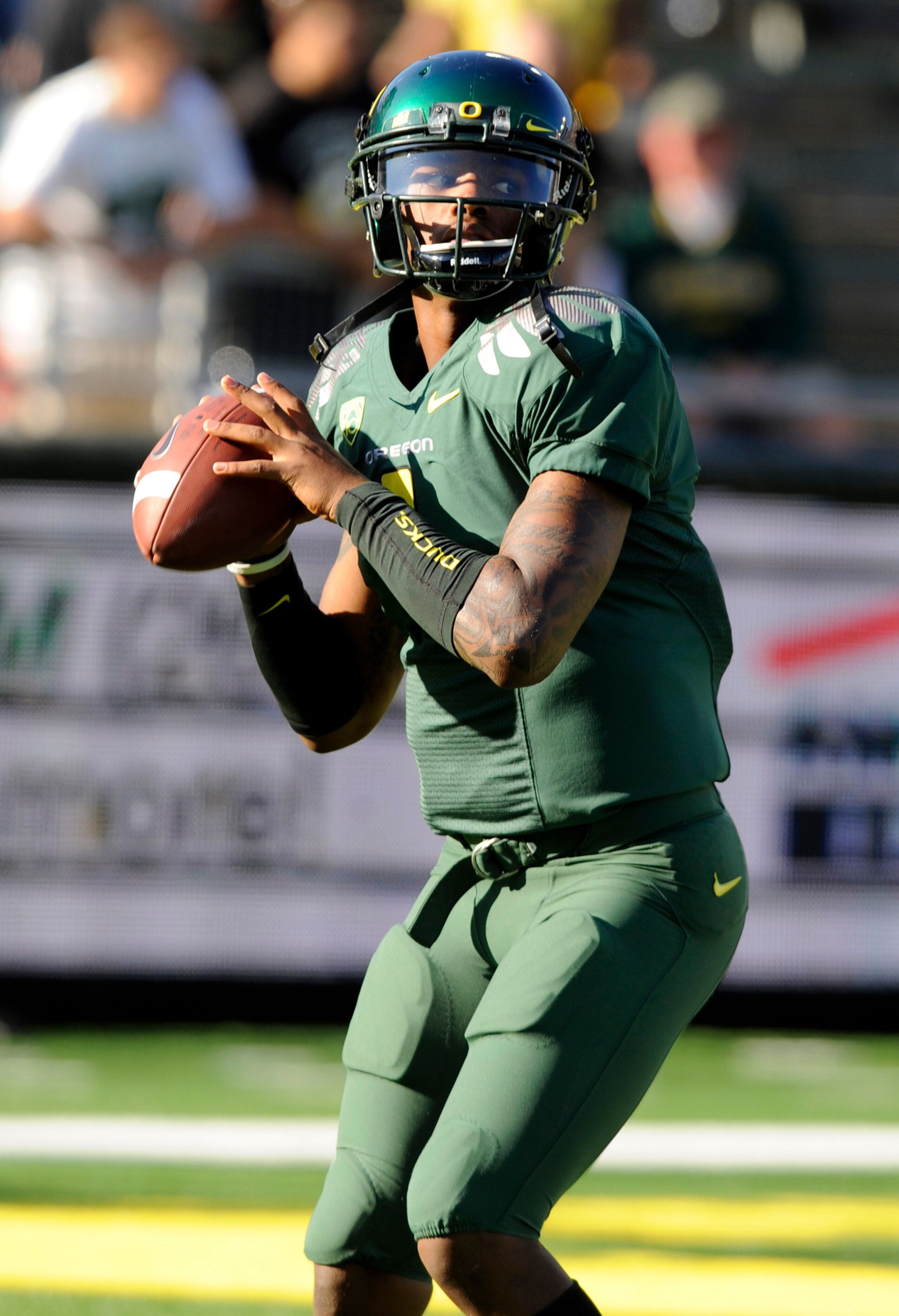 EUGENE, OR - OCTOBER 2: Quarterback Darron Thomas #1 of the Oregon Ducks warms up before the start of the game against the Stanford Cardinal at Autzen Stadium on October 2, 2010 in Eugene, Oregon. (Photo by Steve Dykes/Getty Images)