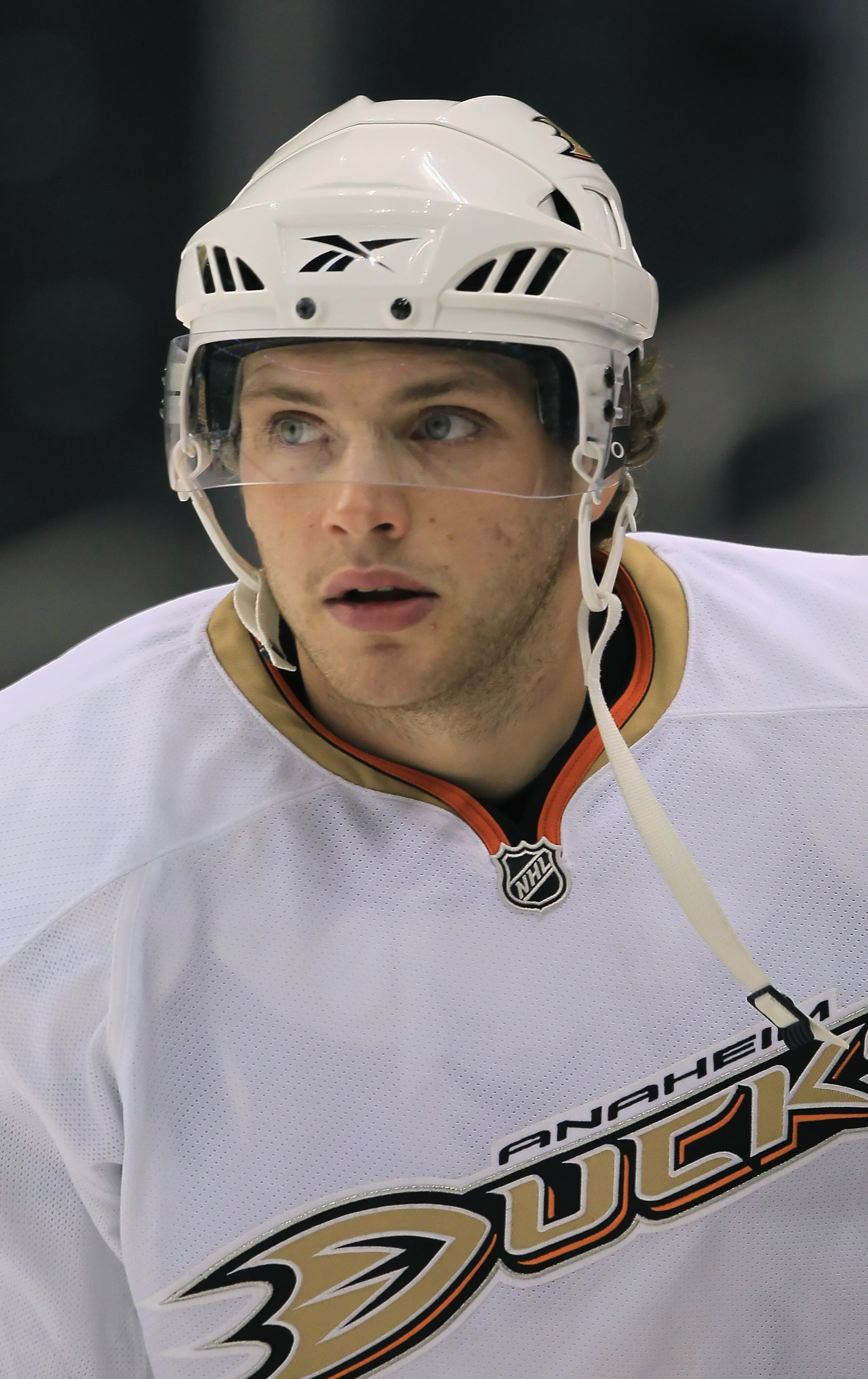 LOS ANGELES, CA - SEPTEMBER 28:  Bobby Ryan #9 of the Anaheim Ducks skates prior to the start of the game against the Los Angeles Kings at Staples Center on September 28, 2010 in Los Angeles, California.  (Photo by Jeff Gross/Getty Images)