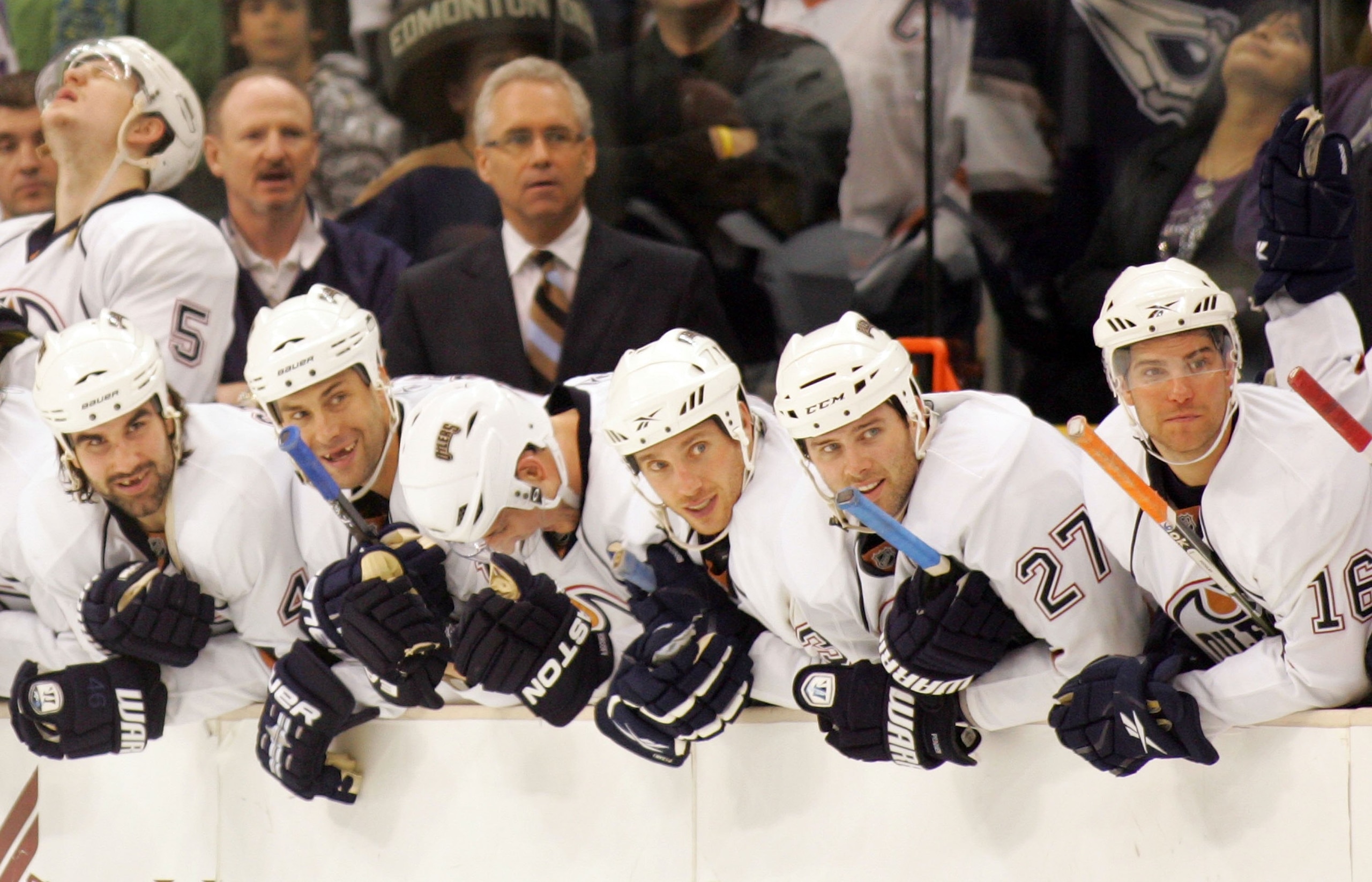 LOS ANGELES, CA - FEBRUARY 11:  Members of the Edmonton Oilers watch closely during shootout overtime as a teammate takes his turn turn on a shootout attempt against the Los Angeles Kings during their NHL game at the Staples Center on February 11, 2010 in