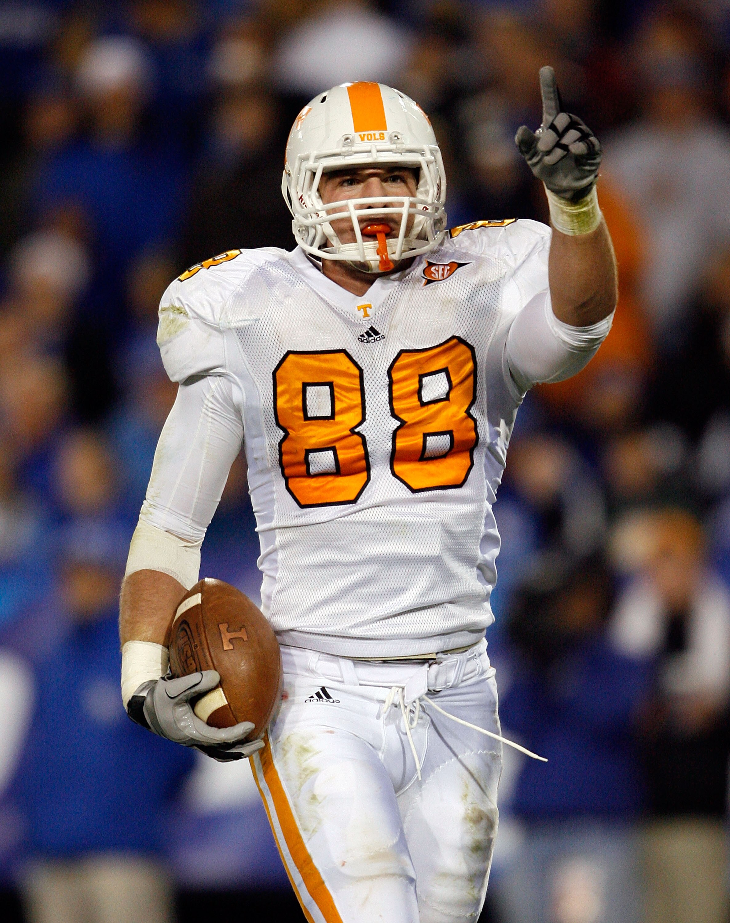 LEXINGTON, KY - NOVEMBER 28:  Luke Stocker #88 of the Tennessee Volunteers celebrates after scoring a touchdown during the SEC game against the Kentucky Wildcats at Commonwealth Stadium on November 28, 2009 in Lexington, Kentucky.  (Photo by Andy Lyons/Ge