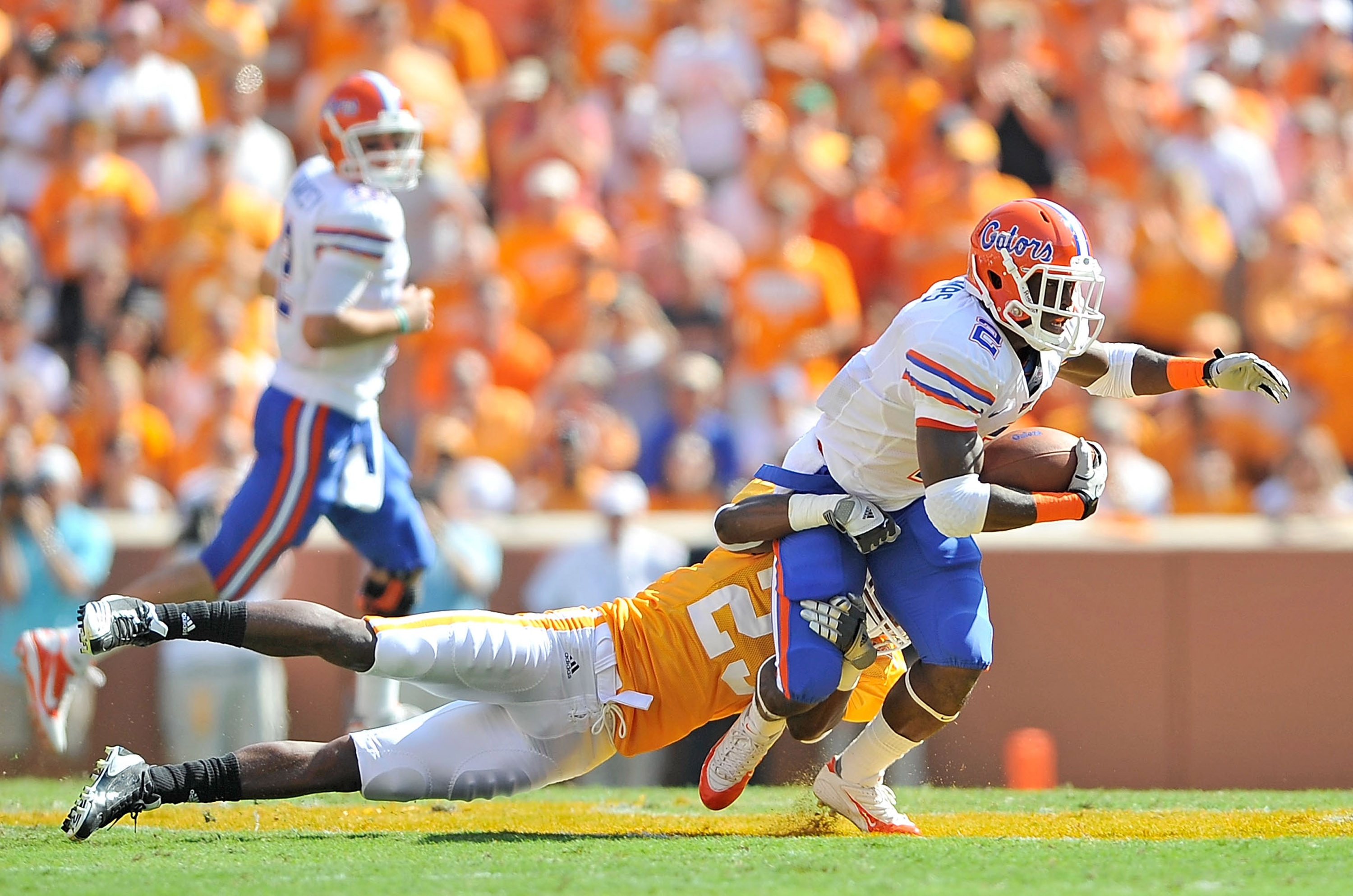 KNOXVILLE, TN - SEPTEMBER 18:  Jeff Demps #2 of the Florida Gators breaks away from Art Evans #25 of the Tennessee Volunteers at Neyland Stadium on September 18, 2010 in Knoxville, Tennessee.  (Photo by Grant Halverson/Getty Images)