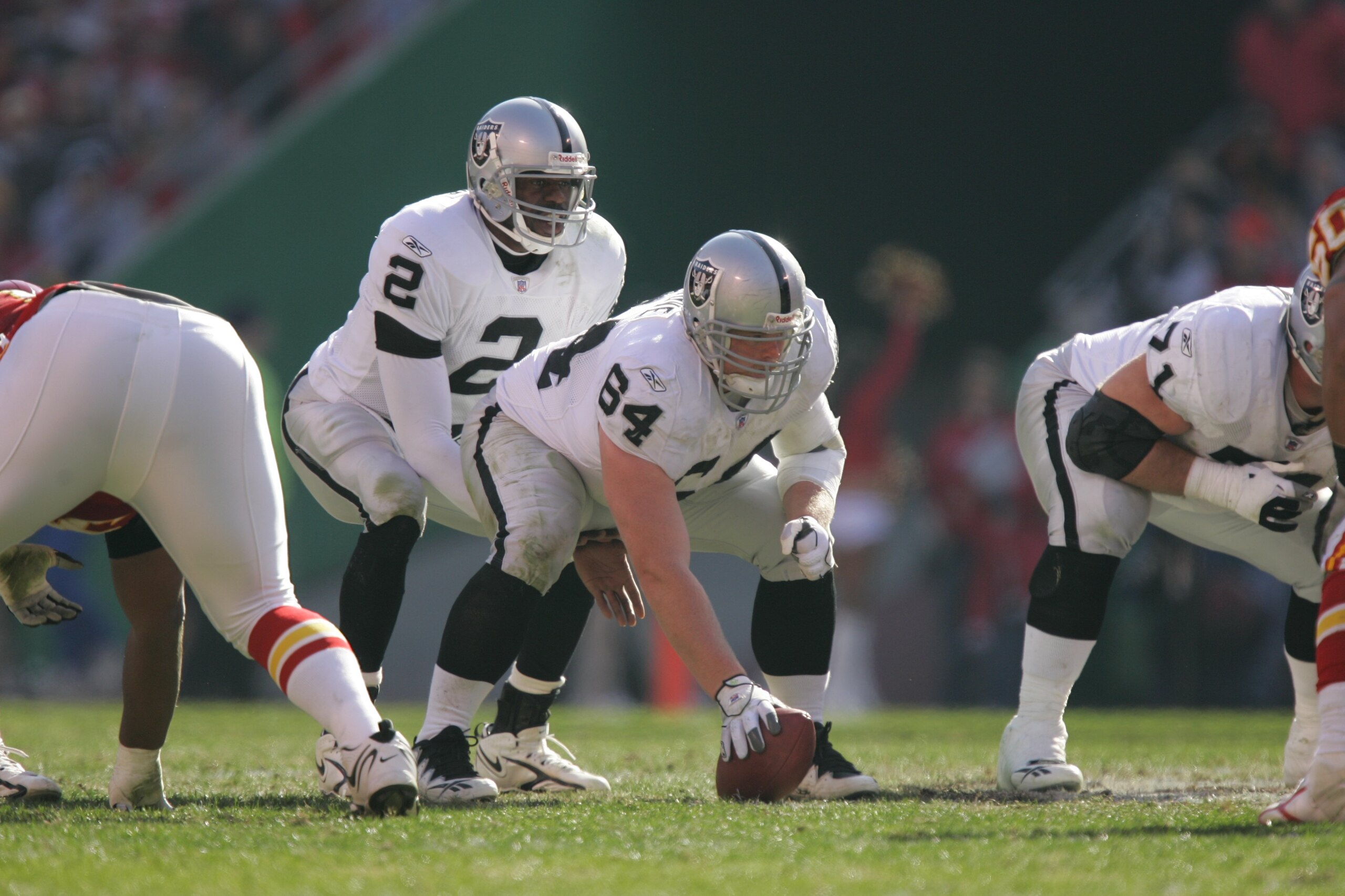 KANSAS CITY, MO - NOVEMBER 19:  Quarterback Aaron Brooks #2 of the Oakland Raiders stands under center Jake Grove #64 against the Kansas City Chiefs on November 19, 2006 at Arrowhead Stadium in Kansas City, Missouri.  The Chiefs won 17-13.  (Photo by Bria