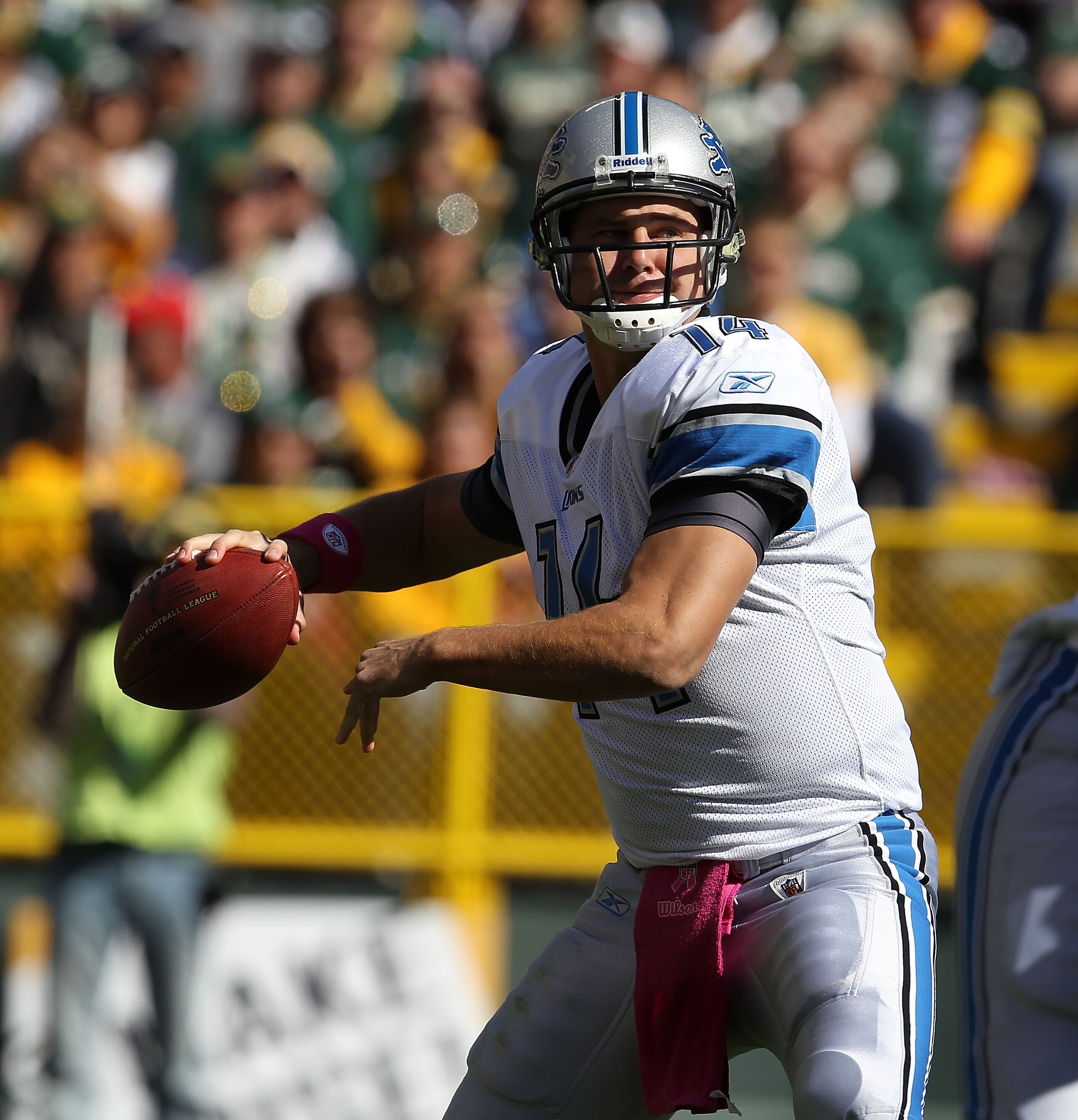 GREEN BAY, WI - OCTOBER 03: Shaun Hill #14 of the Detroit Lions throws a pass against the Green Bay Packers at Lambeau Field on October 3, 2010 in Green Bay, Wisconsin. The Packers defeated the Lions 28-26. (Photo by Jonathan Daniel/Getty Images)