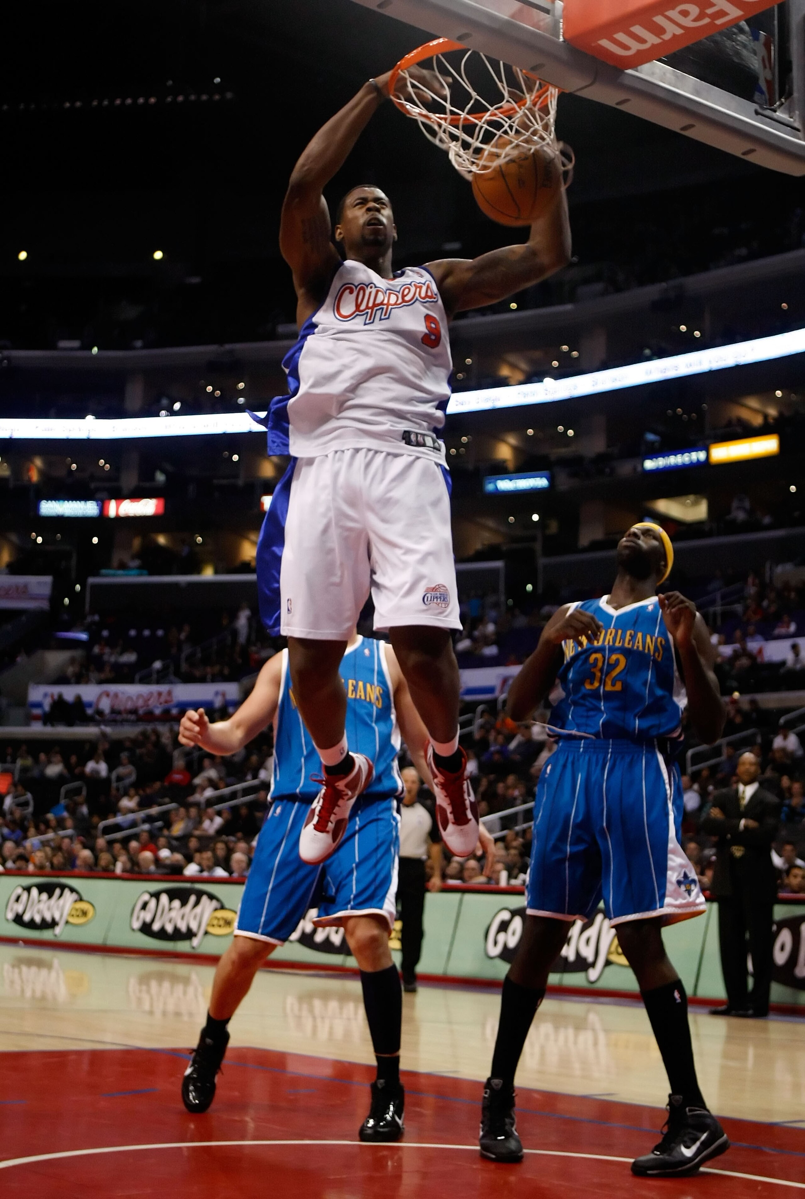 LOS ANGELES, CA - NOVEMBER 09:  DeAndre Jordan #9 of the Los Angeles Clippers drives to the basket past Julian Wright #32 of the New Orleans Hornets for a dunk in the second half at Staples Center on November 9, 2009 in Los Angeles, California. The Hornet