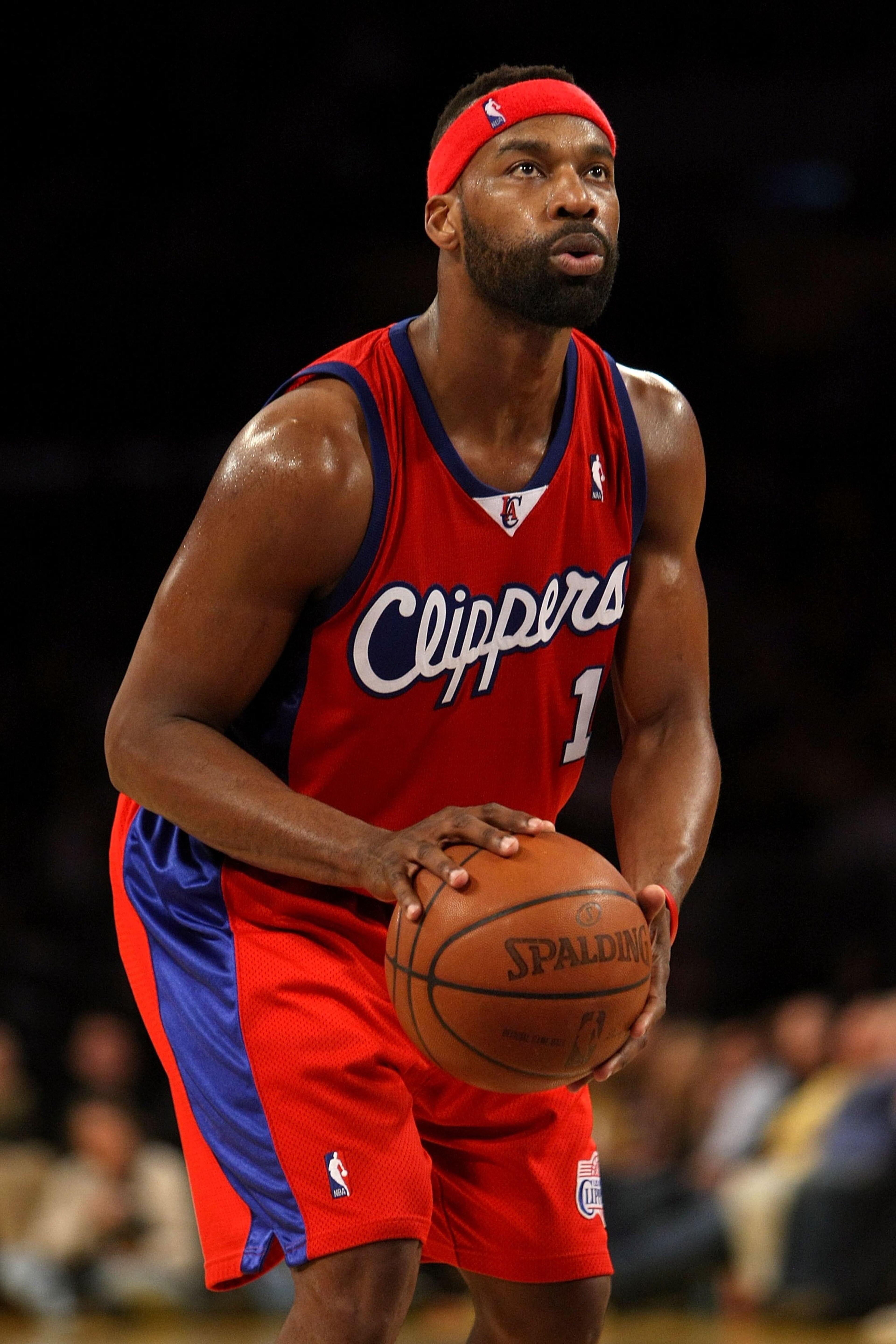 LOS ANGELES, CA - JANUARY 15: Baron Davis #1 of the Los Angeles Clippers shoots a free throw against the Los Angeles Lakers during the game on January 15, 2010 at Staples Center in Los Angeles, California. The Lakers won 126-86. NOTE TO USER: User expres LOS ANGELES, CA - JANUARY 15: Baron Davis #1 of the Los Angeles Clippers shoots a free throw against the Los Angeles Lakers during the game on January 15, 2010 at Staples Center in Los Angeles, California. The Lakers won 126-86. NOTE TO USER: User expres