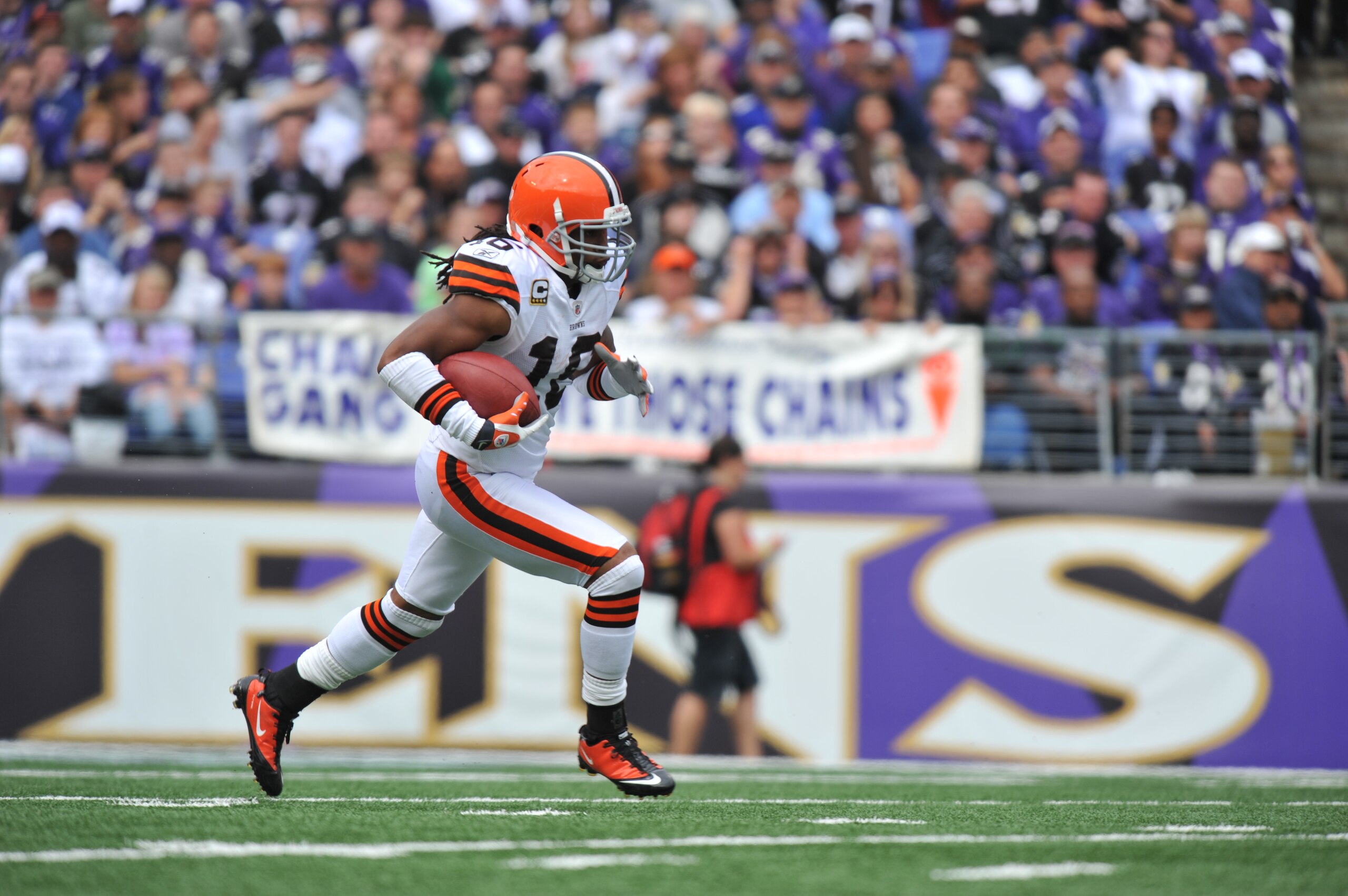 BALTIMORE - SEPTEMBER 26:  Joshua Cribbs #16 of the Cleveland Browns returns a kickoff against the Baltimore Ravens  at M&T Bank Stadium on September 26, 2010 in Baltimore, Maryland. The Ravens defeated the Browns 24-17. (Photo by Larry French/Getty Image