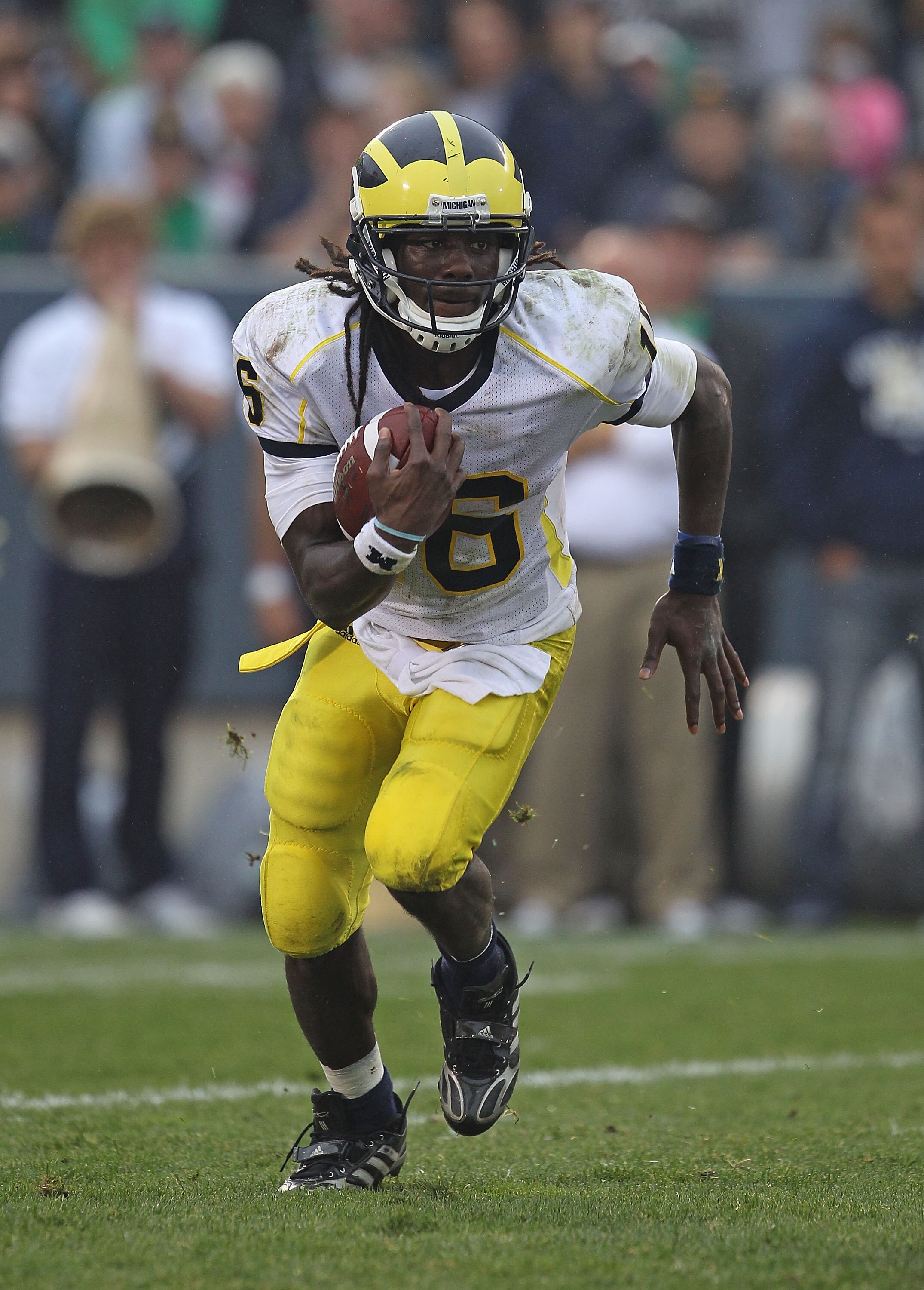 SOUTH BEND, IN - SEPTEMBER 11: Denard Robinson #16 of the Michigan Wolverines runs against the Notre Dame Fighting Irish at Notre Dame Stadium on September 11, 2010 in South Bend, Indiana. Michigan defeated Notre Dame 28-24. (Photo by Jonathan Daniel/Gett