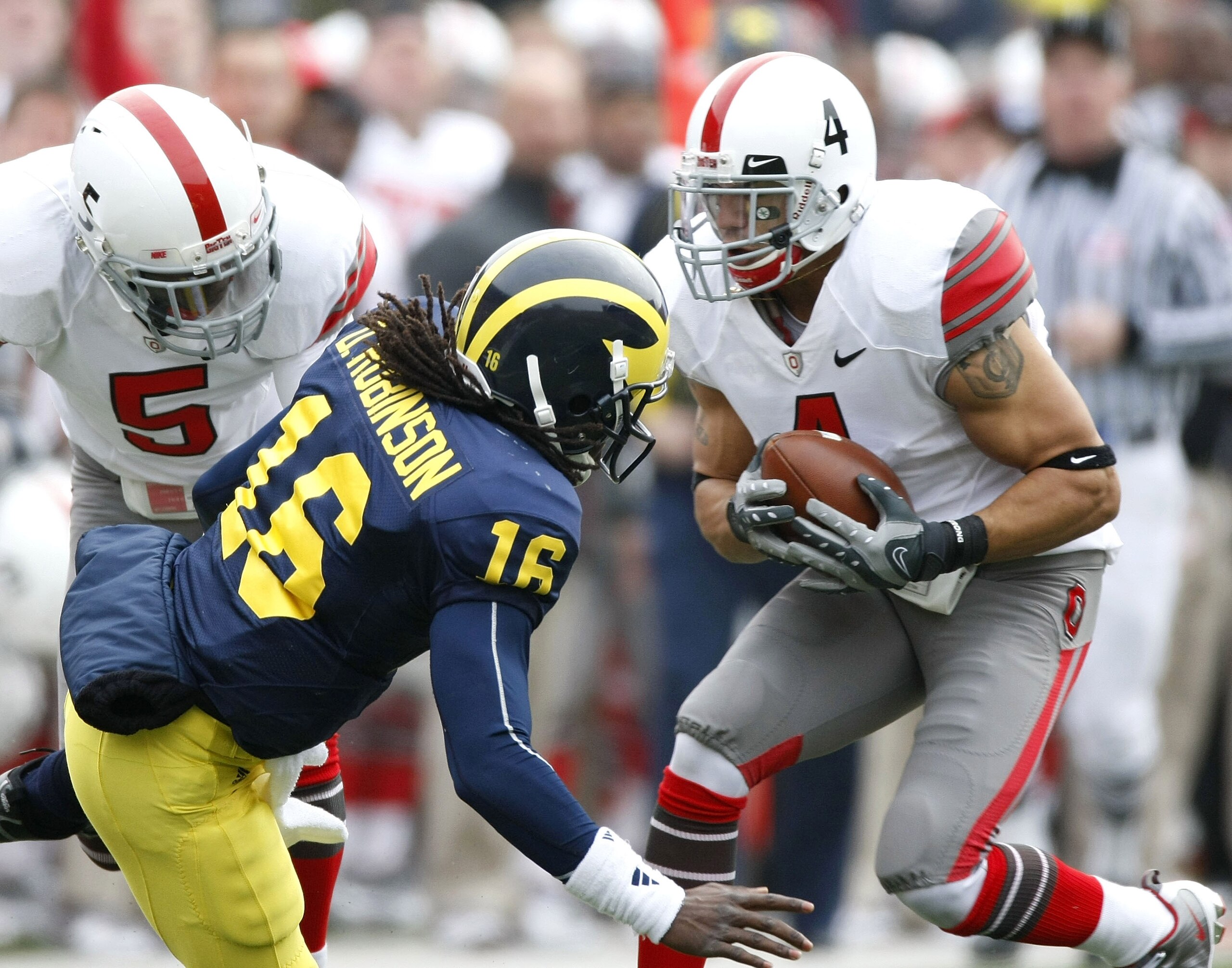 ANN ARBOR, MI - NOVEMBER 21:  Kurt Coleman of the Ohio State Buckeyes intercepts a second quarter pass next to Denard Robinson #16 of the Michigan Wolverines on November 21, 2009 at Michigan Stadium in Ann Arbor, Michigan.  (Photo by Gregory Shamus/Getty 