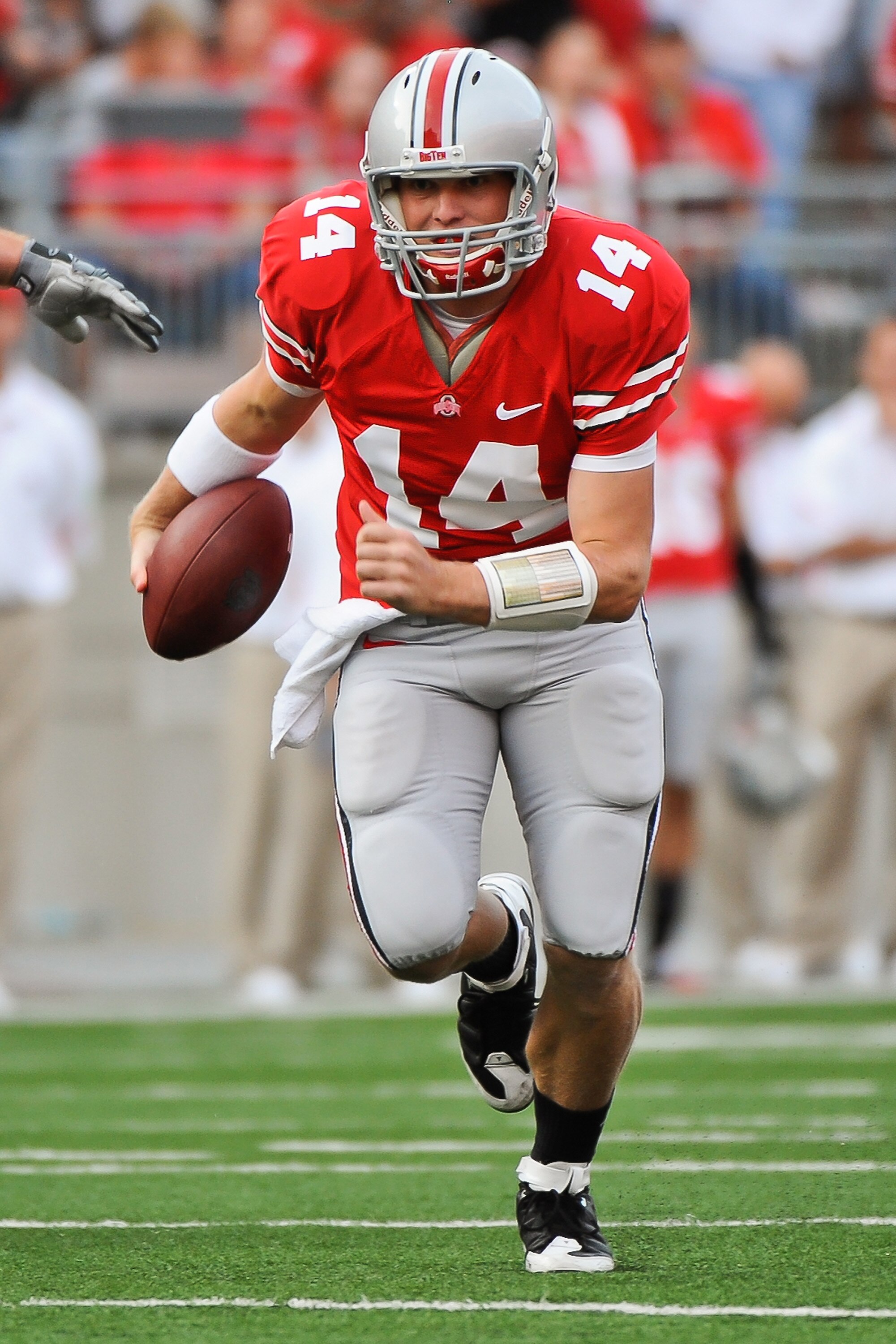 COLUMBUS, OH - SEPTEMBER 25:  Joe Bauserman #14 of the Ohio State Buckeyes runs with the ball against the Eastern Michigan Eagles at Ohio Stadium on September 25, 2010 in Columbus, Ohio.  Ohio State won 73-20. (Photo by Jamie Sabau/Getty Images)