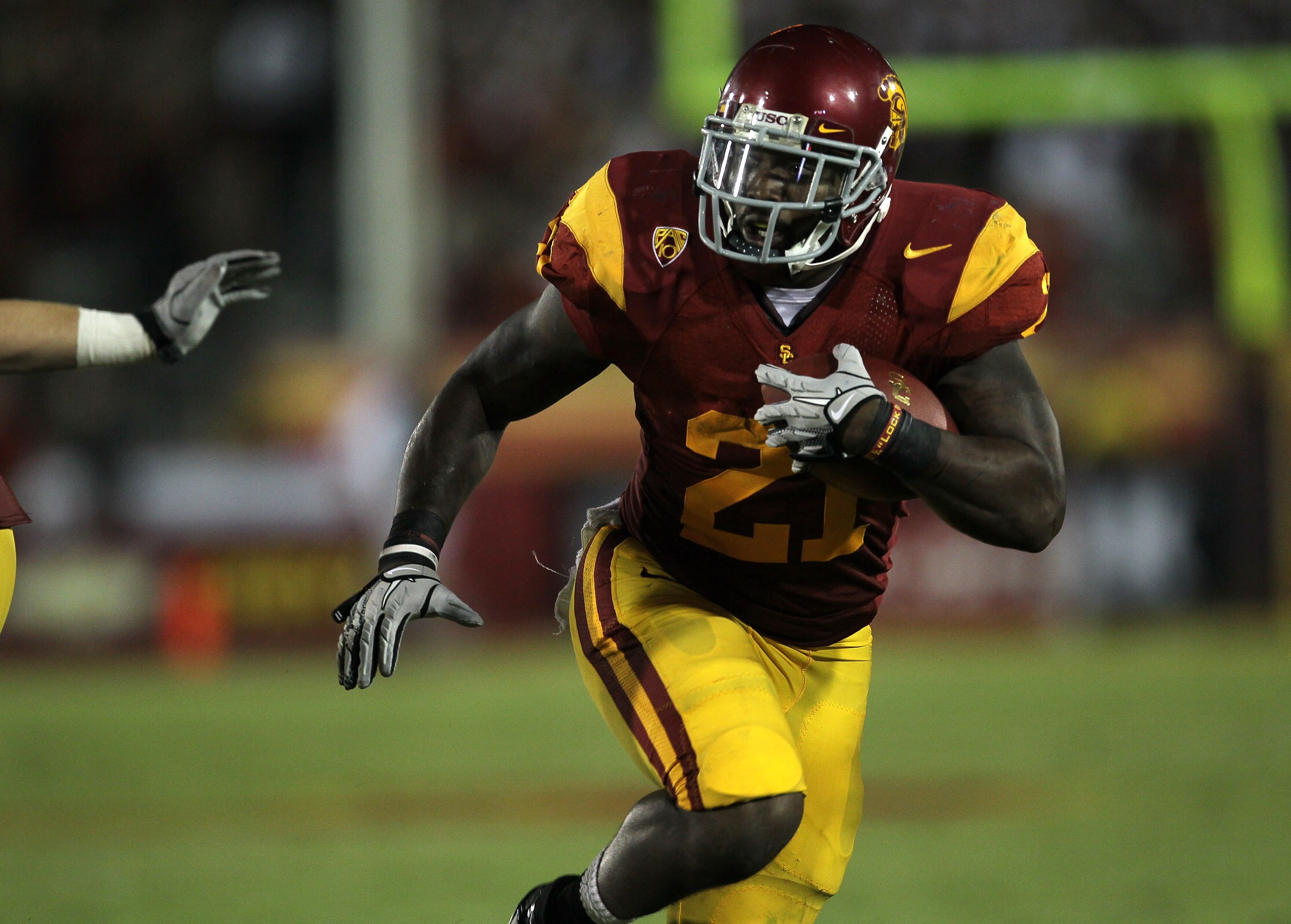 LOS ANGELES, CA - OCTOBER 02: Running back Allen Bradford #21 of the USC Trojans carries the ball on a 16 yared touchdown run in the third quarter against the Washington Huskies at the Los Angeles Memorial Coliseum on October 2, 2010 in Los Angeles, Calif