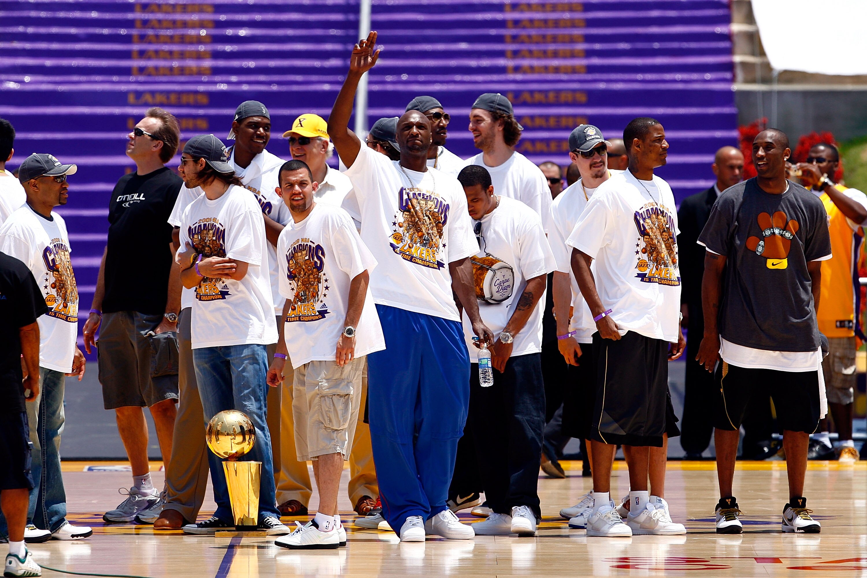 LOS ANGELES, CA - JUNE 17:  (L-R) Derek Fisher, assistant coach Kurt Rambis, Sasha Vujacic, Andrew Bynum, Jordan Farmar, head coach Phil Jackson, Lamar Odom (C), Shannon Brown, Pau Gasol, Adam Morrison, Trevor Ariza and Kobe Bryant of the Los Angeles Lake