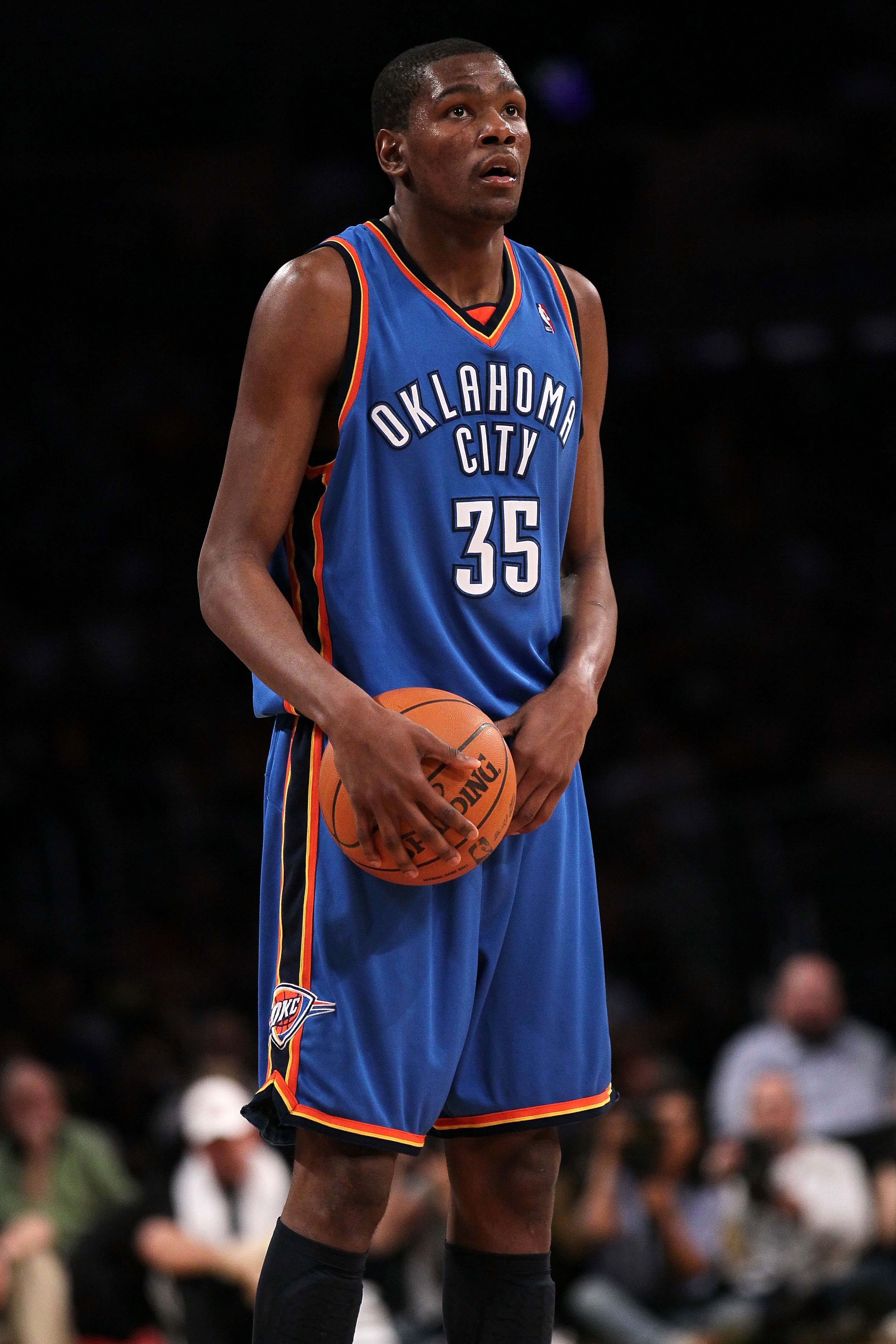 LOS ANGELES, CA - APRIL 27:  Kevin Durant #35 of the Oklahoma City Thunder with the ball while taking on the Los Angeles Lakers during Game Five of the Western Conference Quarterfinals of the 2010 NBA Playoffs at Staples Center on April 27, 2010 in Los An