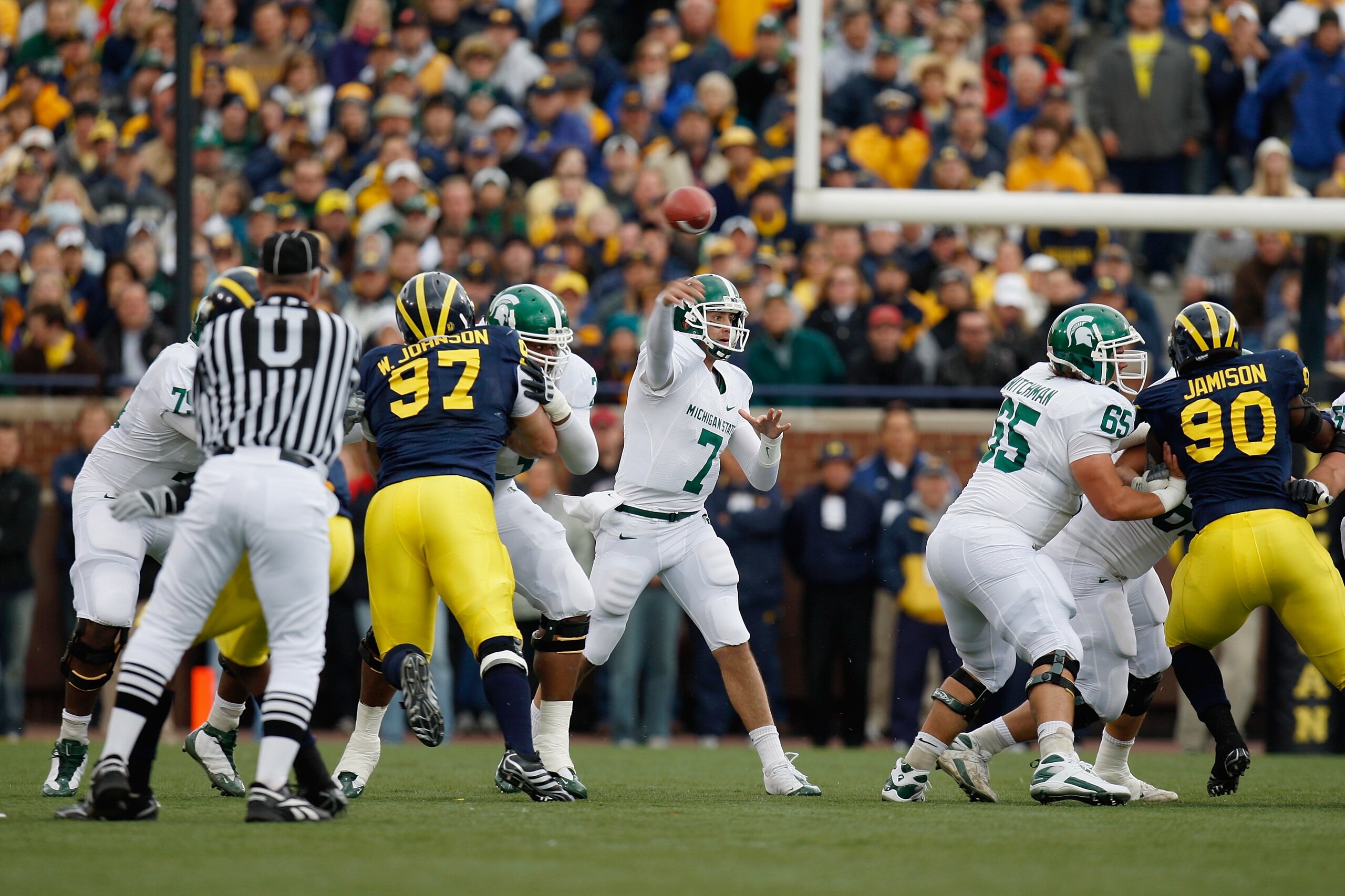 ANN ARBOR, MI - OCTOBER 25:  Brian Hoyer #7 of the Michigan State Spartans passes the ball during the game against the Michigan Wolverines on October 25, 2008 at Michigan Stadium in Ann Arbor, Michigan. Michigan State won the game 35-21. (Photo by Gregory