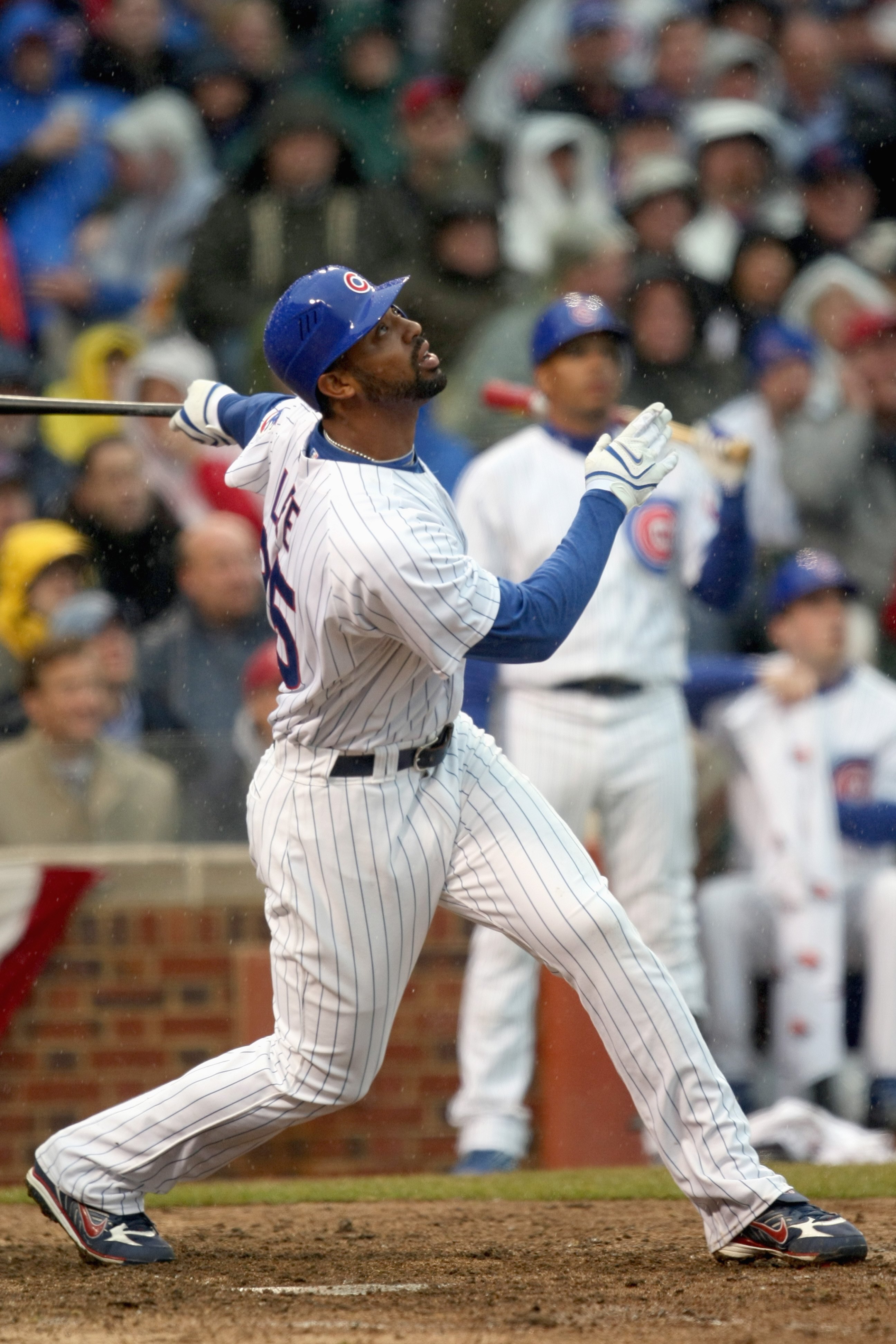 CHICAGO - MARCH 31: Derrek Lee #25 of the Chicago Cubs swings at the pitch against the Milwaukee Brewers during the Opening Day game on March 31, 2008 at Wrigley Field in Chicago, Illinois. (Photo by Jonathan Daniel/Getty Images)
